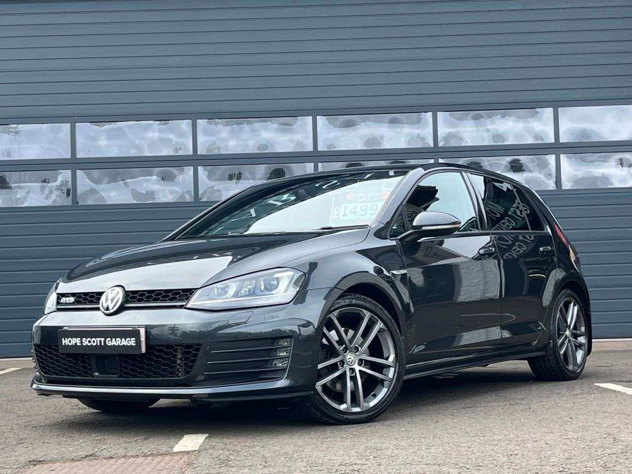 A 2017 VOLKSWAGEN GOLF 2.0 TDI BlueMotion Tech GTD Hatchback 5dr Diesel DSG Euro 6 (s/s) (184 ps) A 2017 VOLKSWAGEN GOLF 2.0 TDI BlueMotion Tech GTD Hatchback 5dr Diesel DSG Euro 6 (s/s) (184 ps)