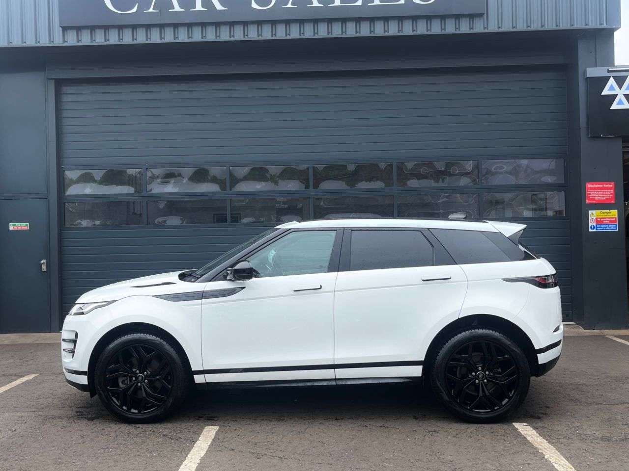 A 2023 LAND ROVER RANGE ROVER EVOQUE 2.0 D200 MHEV Edition SUV 5dr Diesel Auto 4WD Euro 6 (s/s) ***1OWNER+BLACKP A 2023 LAND ROVER RANGE ROVER EVOQUE 2.0 D200 MHEV Edition SUV 5dr Diesel Auto 4WD Euro 6 (s/s) ***1OWNER+BLACKP