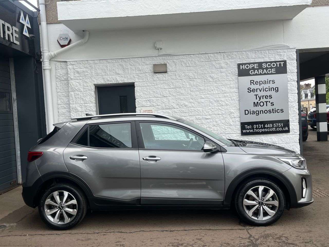 A 2025 KIA STONIC 1.0 T-GDi 2 SUV 5dr Petrol Manual Euro 6 (s/s) (98 bhp) ***ONE OWNER + WARR A 2025 KIA STONIC 1.0 T-GDi 2 SUV 5dr Petrol Manual Euro 6 (s/s) (98 bhp) ***ONE OWNER + WARR