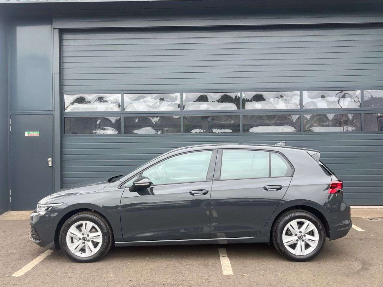 A 2023 VOLKSWAGEN GOLF 1.5 TSI Life Hatchback 5dr Petrol Manual Euro 6 (s/s) (130 ps) ***RETIRED D A 2023 VOLKSWAGEN GOLF 1.5 TSI Life Hatchback 5dr Petrol Manual Euro 6 (s/s) (130 ps) ***RETIRED D