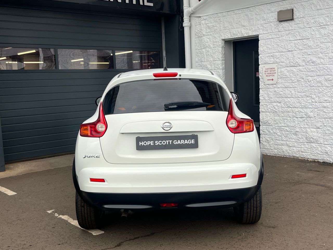 A 2012 NISSAN JUKE 1.6 Visia SUV 5dr Petrol Manual (117 ps) ***12 MONTH MOT + SERVICED + 3 MON A 2012 NISSAN JUKE 1.6 Visia SUV 5dr Petrol Manual (117 ps) ***12 MONTH MOT + SERVICED + 3 MON