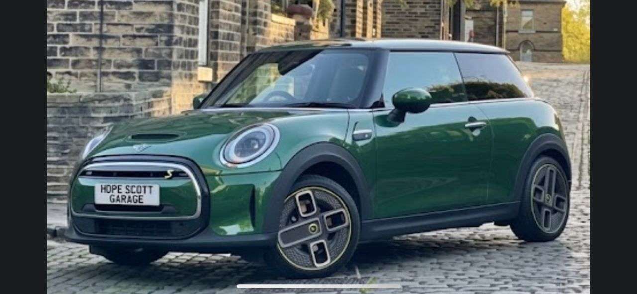 A 2022 MINI ELECTRIC HATCH Cooper SE 32.6kWh Level 2 Hatchback 3dr Electric Auto (184 ps) *** Heated S A 2022 MINI ELECTRIC HATCH Cooper SE 32.6kWh Level 2 Hatchback 3dr Electric Auto (184 ps) *** Heated S