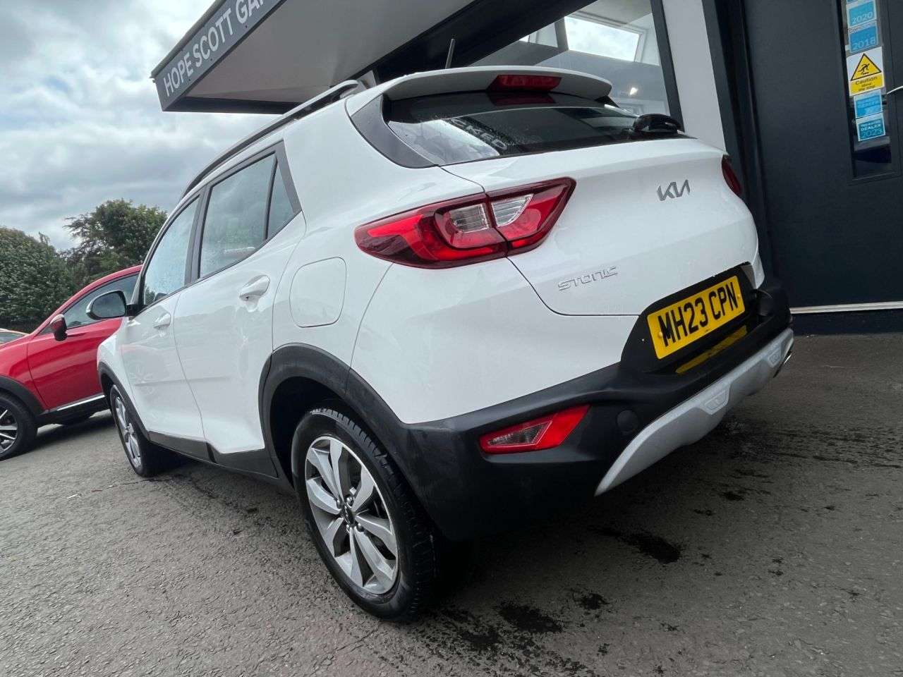 A 2023 KIA STONIC 1.0 T-GDi 2 SUV 5dr Petrol Manual Euro 6 (s/s) (99 bhp) ***ONE OWNER + KIA A 2023 KIA STONIC 1.0 T-GDi 2 SUV 5dr Petrol Manual Euro 6 (s/s) (99 bhp) ***ONE OWNER + KIA