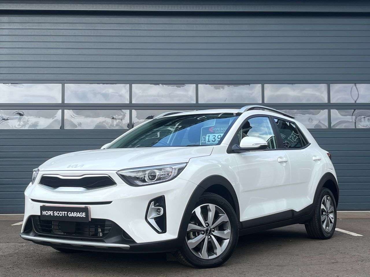A 2023 KIA STONIC 1.0 T-GDi 2 SUV 5dr Petrol Manual Euro 6 (s/s) (99 bhp) ***ONE OWNER + KIA A 2023 KIA STONIC 1.0 T-GDi 2 SUV 5dr Petrol Manual Euro 6 (s/s) (99 bhp) ***ONE OWNER + KIA