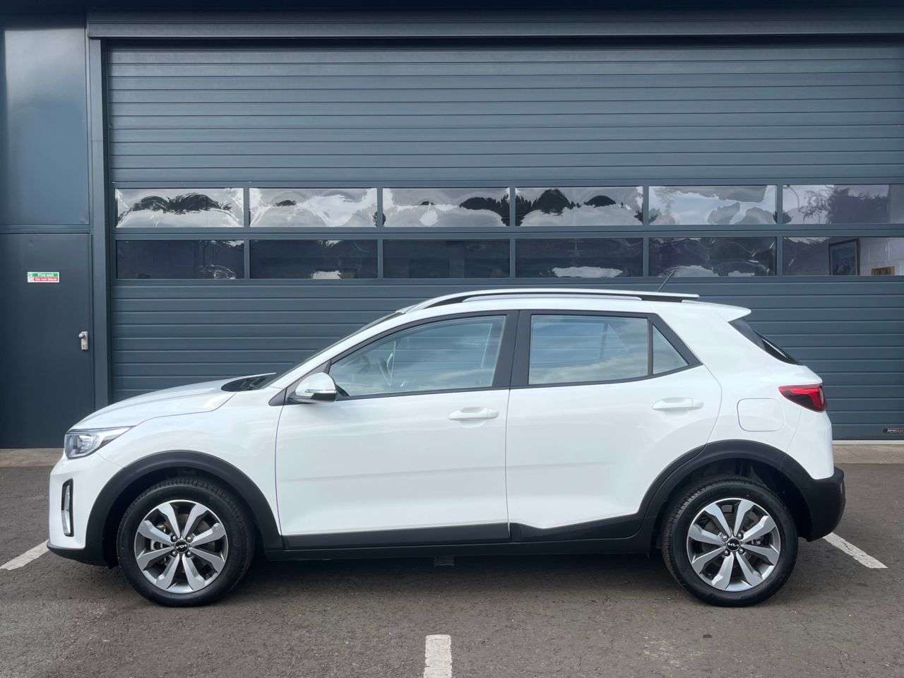 A 2023 KIA STONIC 1.0 T-GDi 2 SUV 5dr Petrol Manual Euro 6 (s/s) (99 bhp) ***ONE OWNER + KIA A 2023 KIA STONIC 1.0 T-GDi 2 SUV 5dr Petrol Manual Euro 6 (s/s) (99 bhp) ***ONE OWNER + KIA