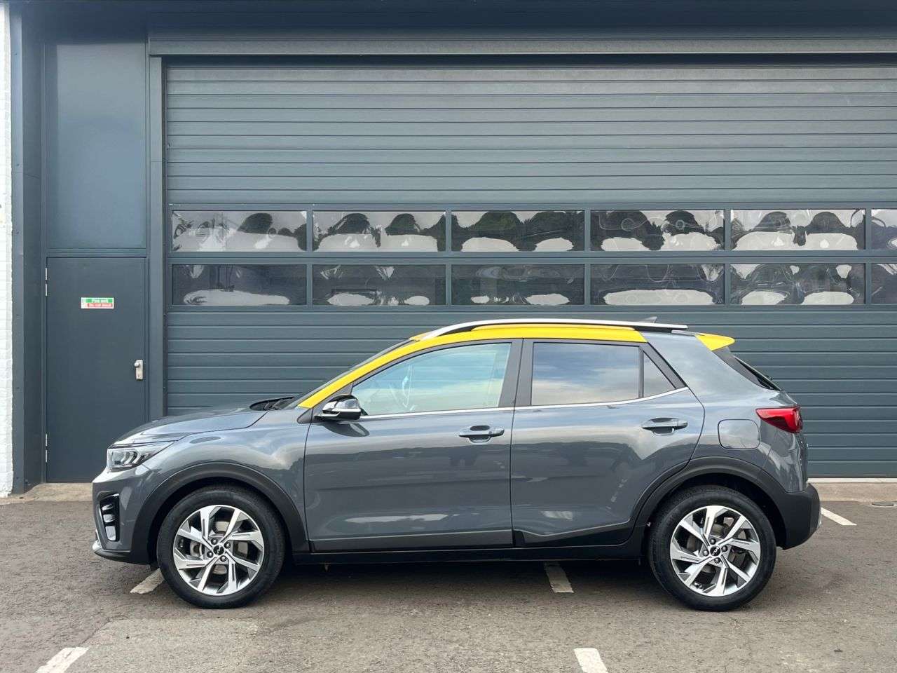 A 2023 KIA STONIC 1.0 T-GDi MHEV GT-Line S SUV 5dr Petrol Hybrid DCT Euro 6 (s/s) (118 bhp) * A 2023 KIA STONIC 1.0 T-GDi MHEV GT-Line S SUV 5dr Petrol Hybrid DCT Euro 6 (s/s) (118 bhp) *