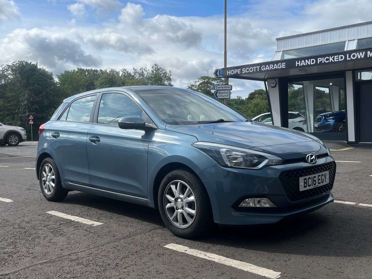 A 2016 HYUNDAI I20 1.2 Blue Drive SE Hatchback 5dr Petrol Manual Euro 6 (s/s) (84 ps) ***12 MO A 2016 HYUNDAI I20 1.2 Blue Drive SE Hatchback 5dr Petrol Manual Euro 6 (s/s) (84 ps) ***12 MO