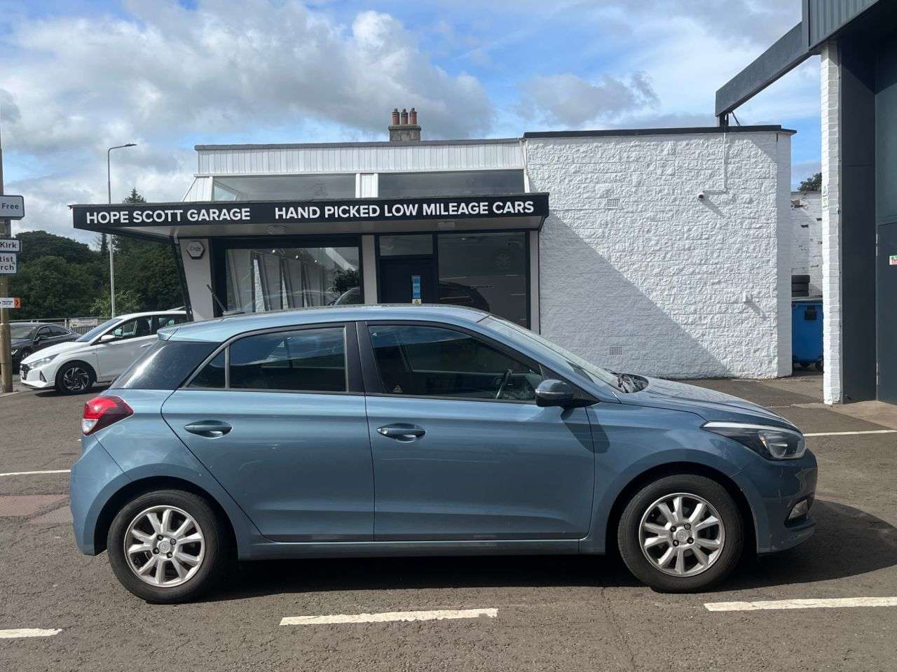 A 2016 HYUNDAI I20 1.2 Blue Drive SE Hatchback 5dr Petrol Manual Euro 6 (s/s) (84 ps) ***12 MO A 2016 HYUNDAI I20 1.2 Blue Drive SE Hatchback 5dr Petrol Manual Euro 6 (s/s) (84 ps) ***12 MO