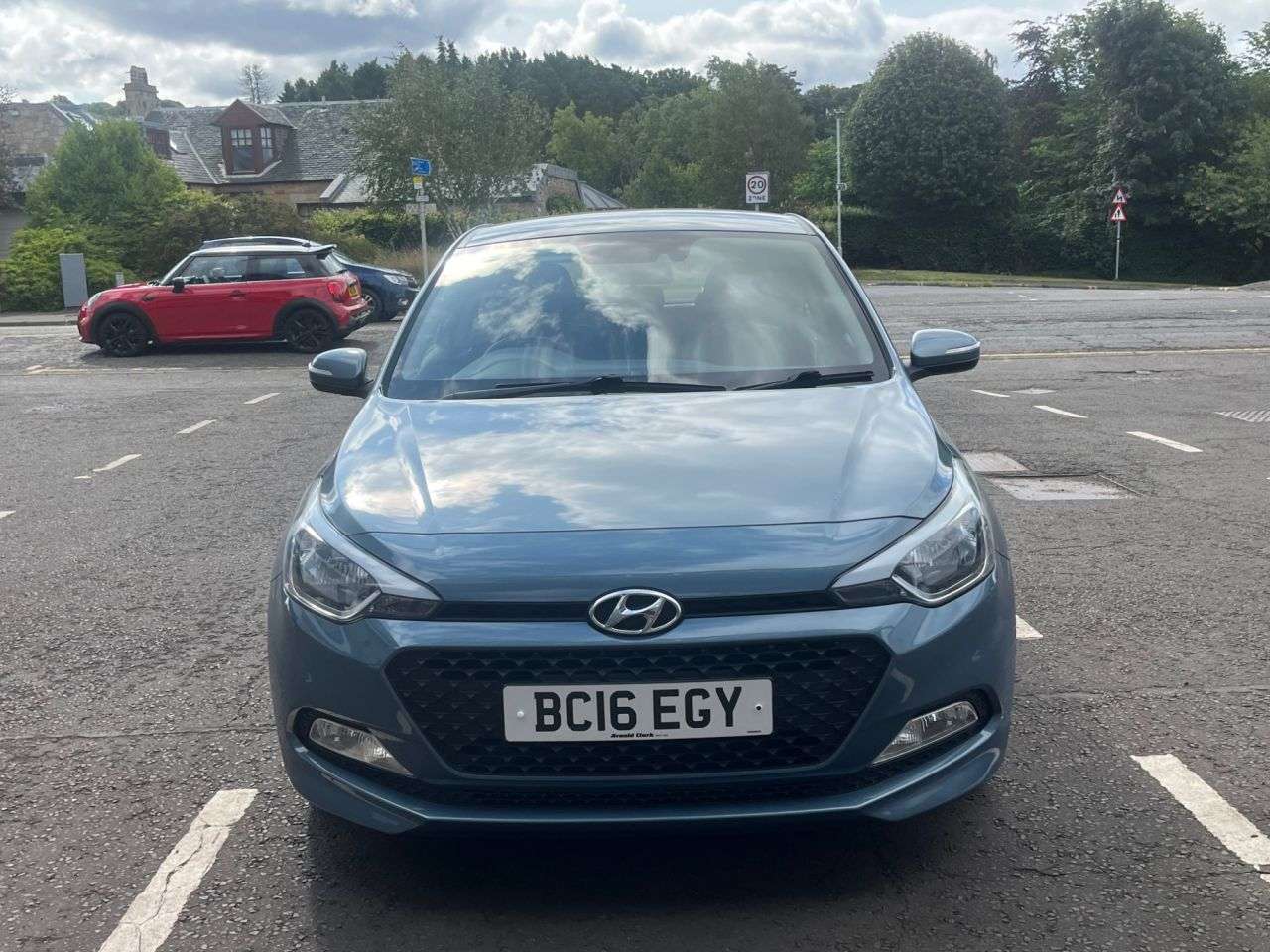A 2016 HYUNDAI I20 1.2 Blue Drive SE Hatchback 5dr Petrol Manual Euro 6 (s/s) (84 ps) ***12 MO A 2016 HYUNDAI I20 1.2 Blue Drive SE Hatchback 5dr Petrol Manual Euro 6 (s/s) (84 ps) ***12 MO
