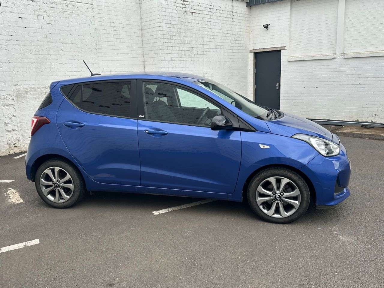 A 2019 HYUNDAI I10 1.0 Play Hatchback 5dr Petrol Manual Euro 6 (67 ps) A 2019 HYUNDAI I10 1.0 Play Hatchback 5dr Petrol Manual Euro 6 (67 ps)