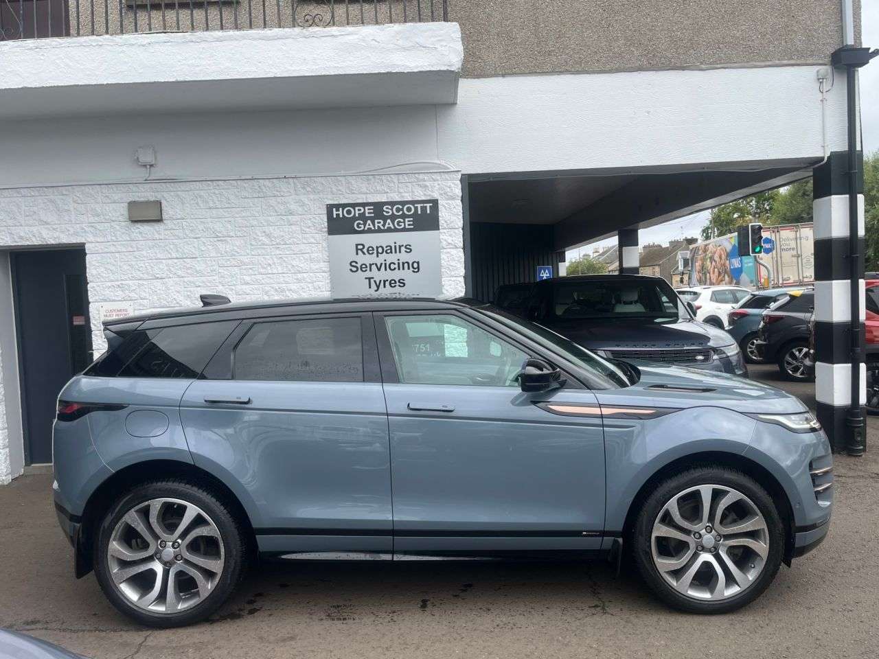 A 2019 LAND ROVER RANGE ROVER EVOQUE 2.0 D180 First Edition SUV 5dr Diesel Auto 4WD Euro 6 (s/s) (180 ps) A 2019 LAND ROVER RANGE ROVER EVOQUE 2.0 D180 First Edition SUV 5dr Diesel Auto 4WD Euro 6 (s/s) (180 ps)