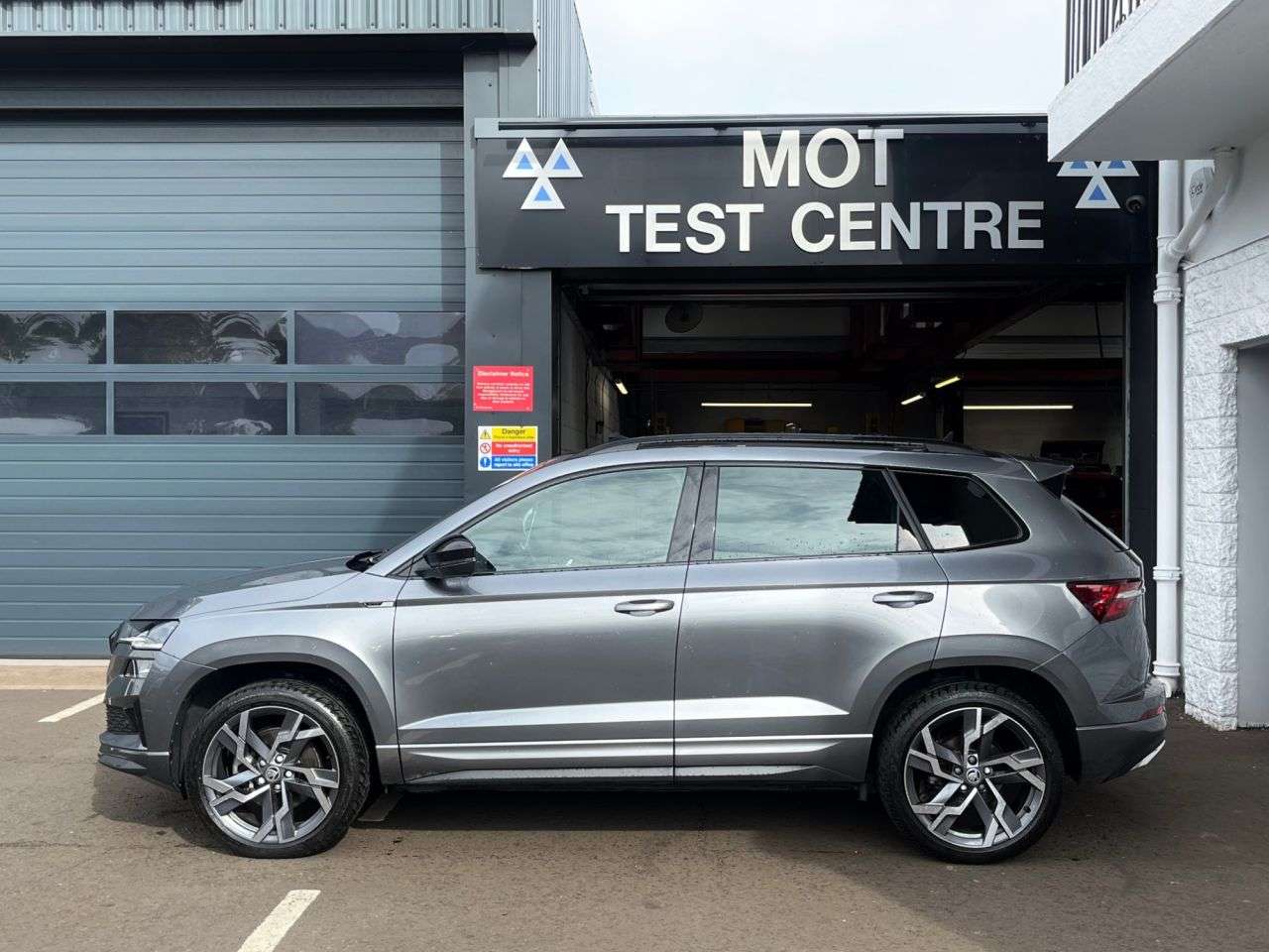 A 2024 SKODA KAROQ 2.0 TSI SportLine SUV 5dr Petrol DSG 4WD Euro 6 (s/s) (190 ps) ***ONE OWNER A 2024 SKODA KAROQ 2.0 TSI SportLine SUV 5dr Petrol DSG 4WD Euro 6 (s/s) (190 ps) ***ONE OWNER
