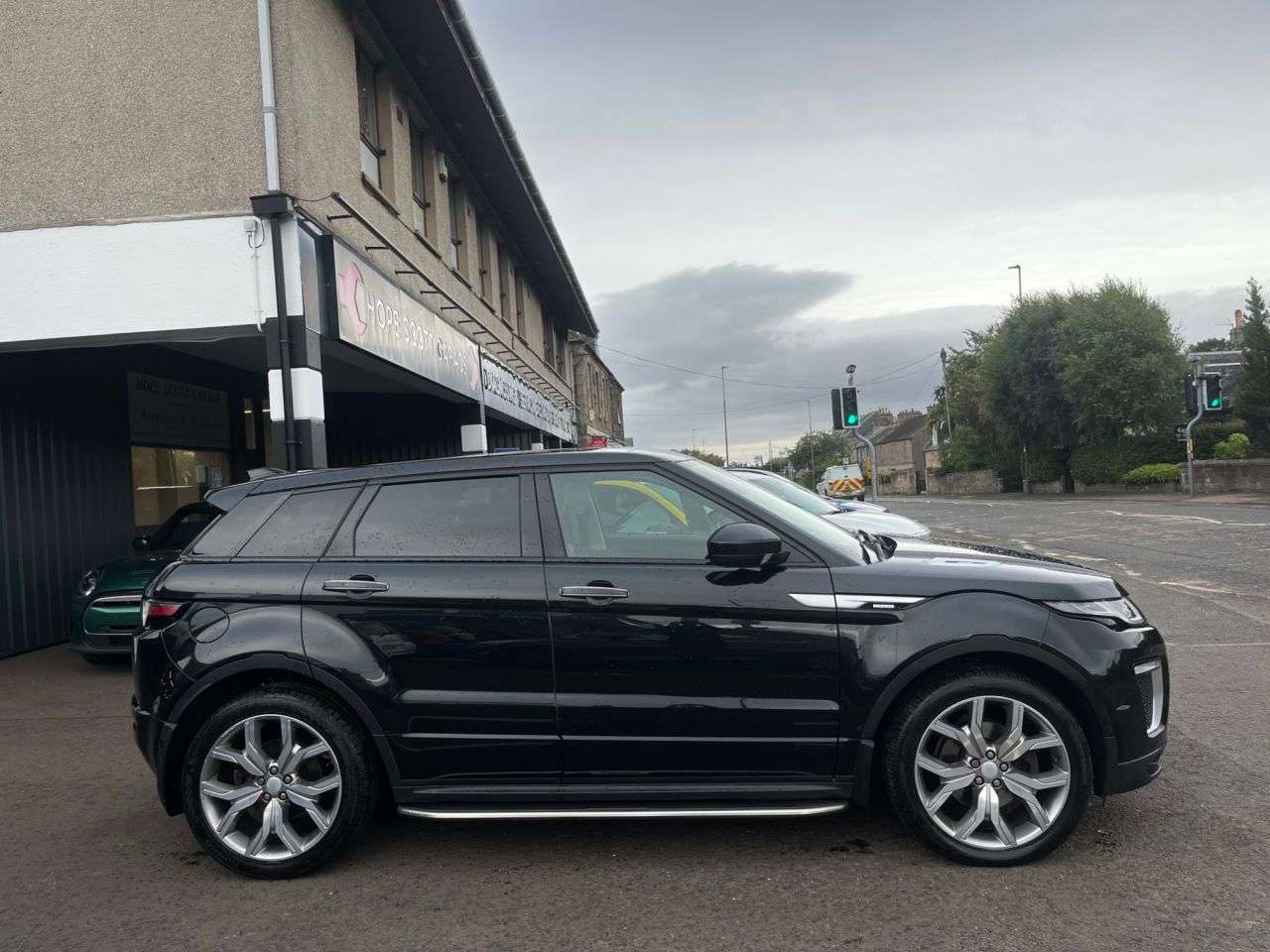 A 2017 LAND ROVER RANGE ROVER EVOQUE 2.0 TD4 Autobiography SUV 5dr Diesel Auto 4WD Euro 6 (s/s) (180 ps) ***TOP A 2017 LAND ROVER RANGE ROVER EVOQUE 2.0 TD4 Autobiography SUV 5dr Diesel Auto 4WD Euro 6 (s/s) (180 ps) ***TOP