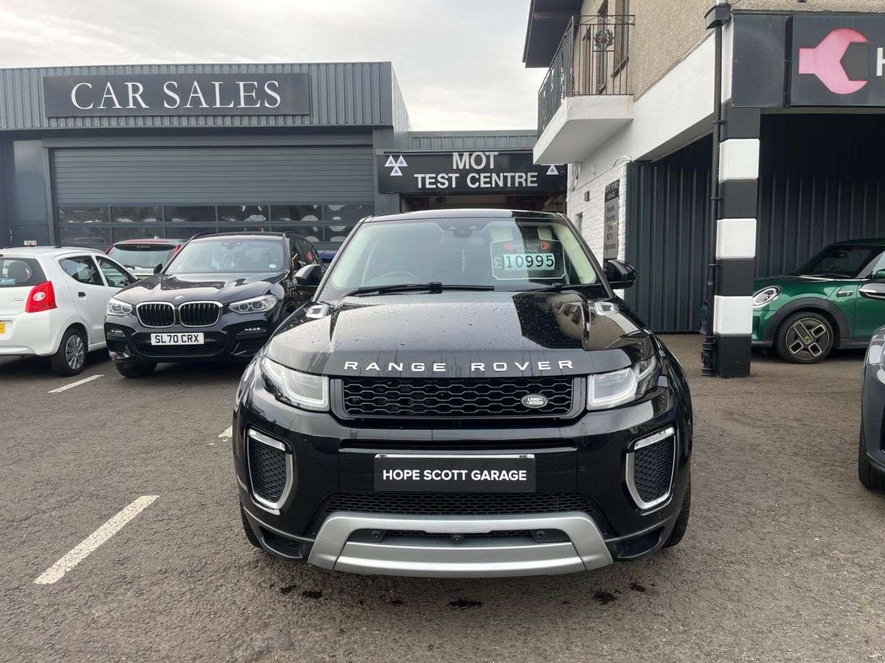 A 2017 LAND ROVER RANGE ROVER EVOQUE 2.0 TD4 Autobiography SUV 5dr Diesel Auto 4WD Euro 6 (s/s) (180 ps) ***TOP A 2017 LAND ROVER RANGE ROVER EVOQUE 2.0 TD4 Autobiography SUV 5dr Diesel Auto 4WD Euro 6 (s/s) (180 ps) ***TOP