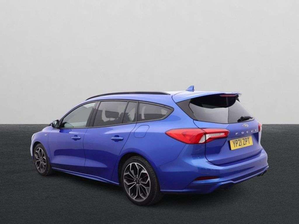 A 2021 FORD FOCUS 1.0T EcoBoost ST-Line X Estate 5dr Petrol Auto Euro 6 (s/s) (125 ps) ***ONE A 2021 FORD FOCUS 1.0T EcoBoost ST-Line X Estate 5dr Petrol Auto Euro 6 (s/s) (125 ps) ***ONE