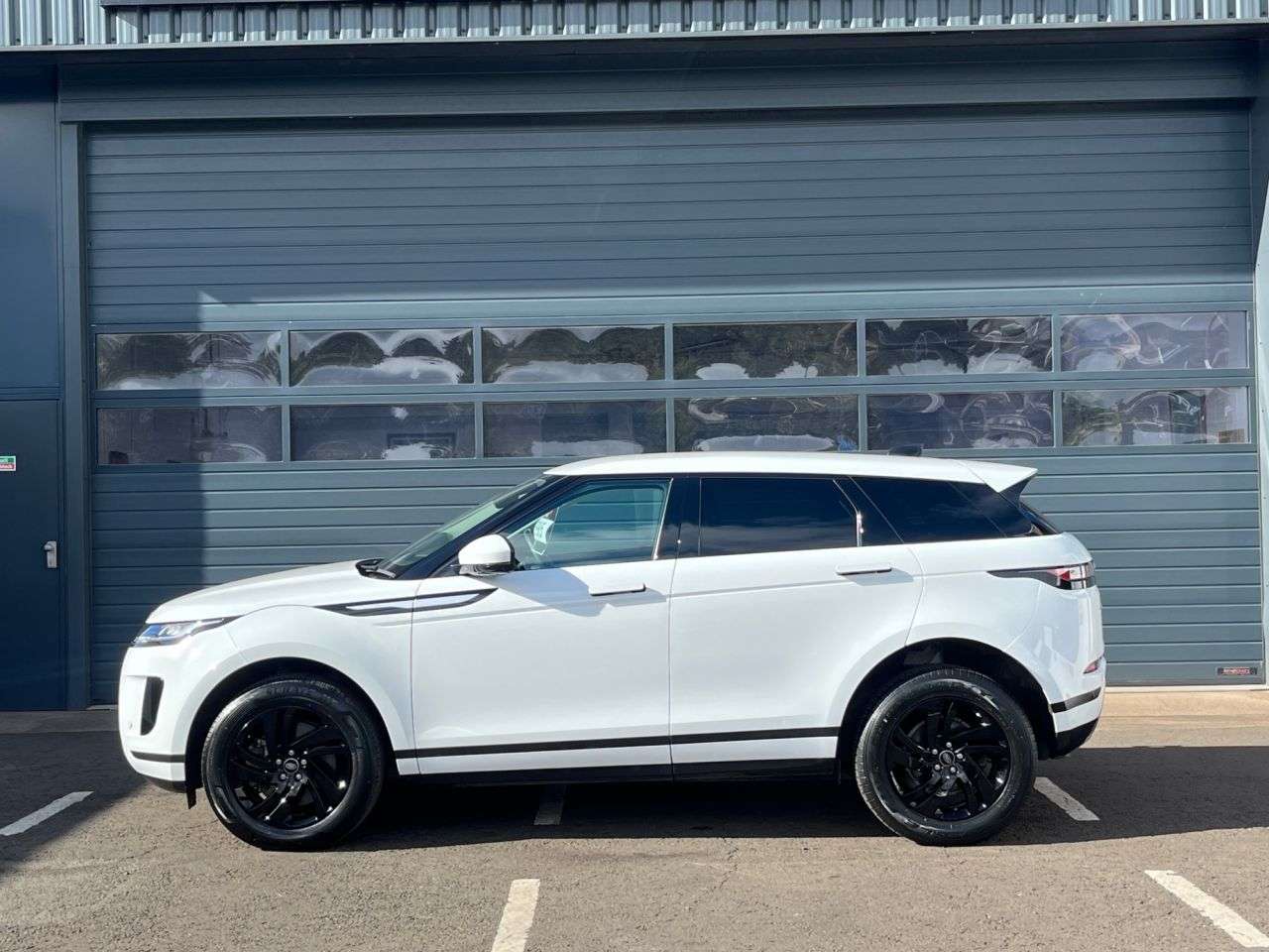 A 2022 LAND ROVER RANGE ROVER EVOQUE 2.0 D165 S SUV 5dr Diesel Manual FWD Euro 6 (s/s) (163 ps) ***REVERSE CAMER A 2022 LAND ROVER RANGE ROVER EVOQUE 2.0 D165 S SUV 5dr Diesel Manual FWD Euro 6 (s/s) (163 ps) ***REVERSE CAMER