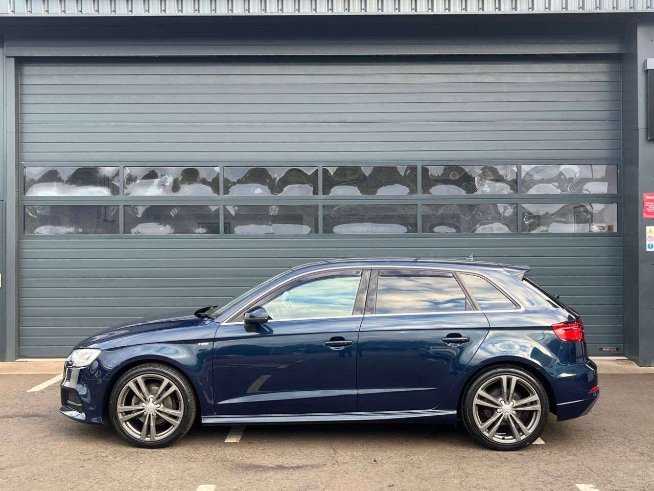 A 2016 AUDI A3 4 TFSI CoD S line Sportback 5dr Petrol Manual Euro 6 (s/s) (150 ps) ***NAVI A 2016 AUDI A3 4 TFSI CoD S line Sportback 5dr Petrol Manual Euro 6 (s/s) (150 ps) ***NAVI