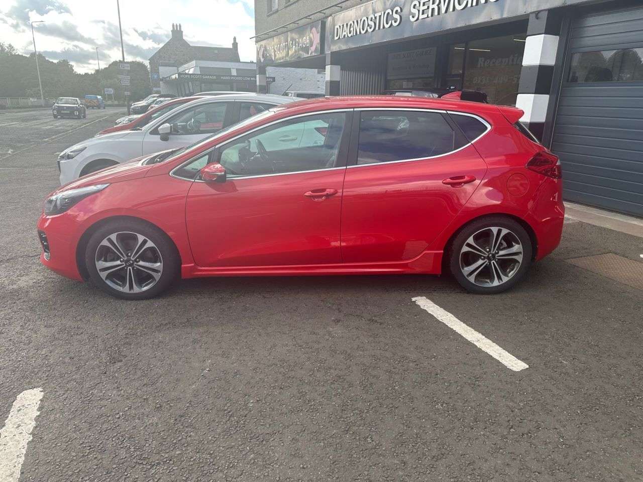 A 2018 KIA CEED 1.0 T-GDi GT-Line Hatchback 5dr Petrol Manual Euro 6 (s/s) (118 bhp) A 2018 KIA CEED 1.0 T-GDi GT-Line Hatchback 5dr Petrol Manual Euro 6 (s/s) (118 bhp)