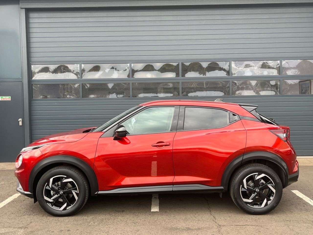 A 2023 NISSAN JUKE 1.0 DIG-T N-Connecta SUV 5dr Petrol DCT Auto Euro 6 (s/s) (114 ps) ***ONE O A 2023 NISSAN JUKE 1.0 DIG-T N-Connecta SUV 5dr Petrol DCT Auto Euro 6 (s/s) (114 ps) ***ONE O