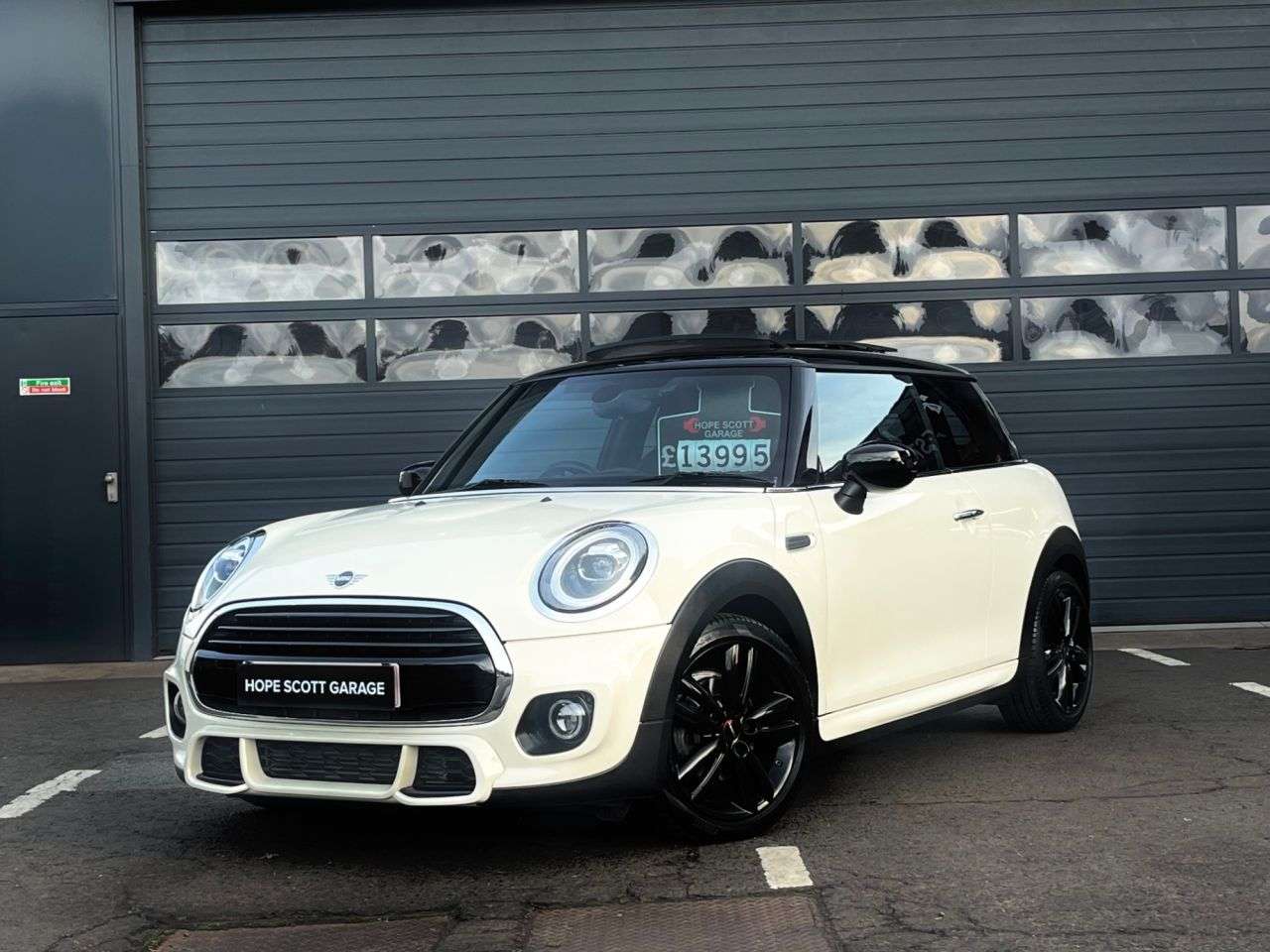 A 2019 MINI HATCH 1.5 Cooper Sport Hatchback 3dr Petrol Manual Euro 6 (s/s) (136 ps) ***SUNRO A 2019 MINI HATCH 1.5 Cooper Sport Hatchback 3dr Petrol Manual Euro 6 (s/s) (136 ps) ***SUNRO