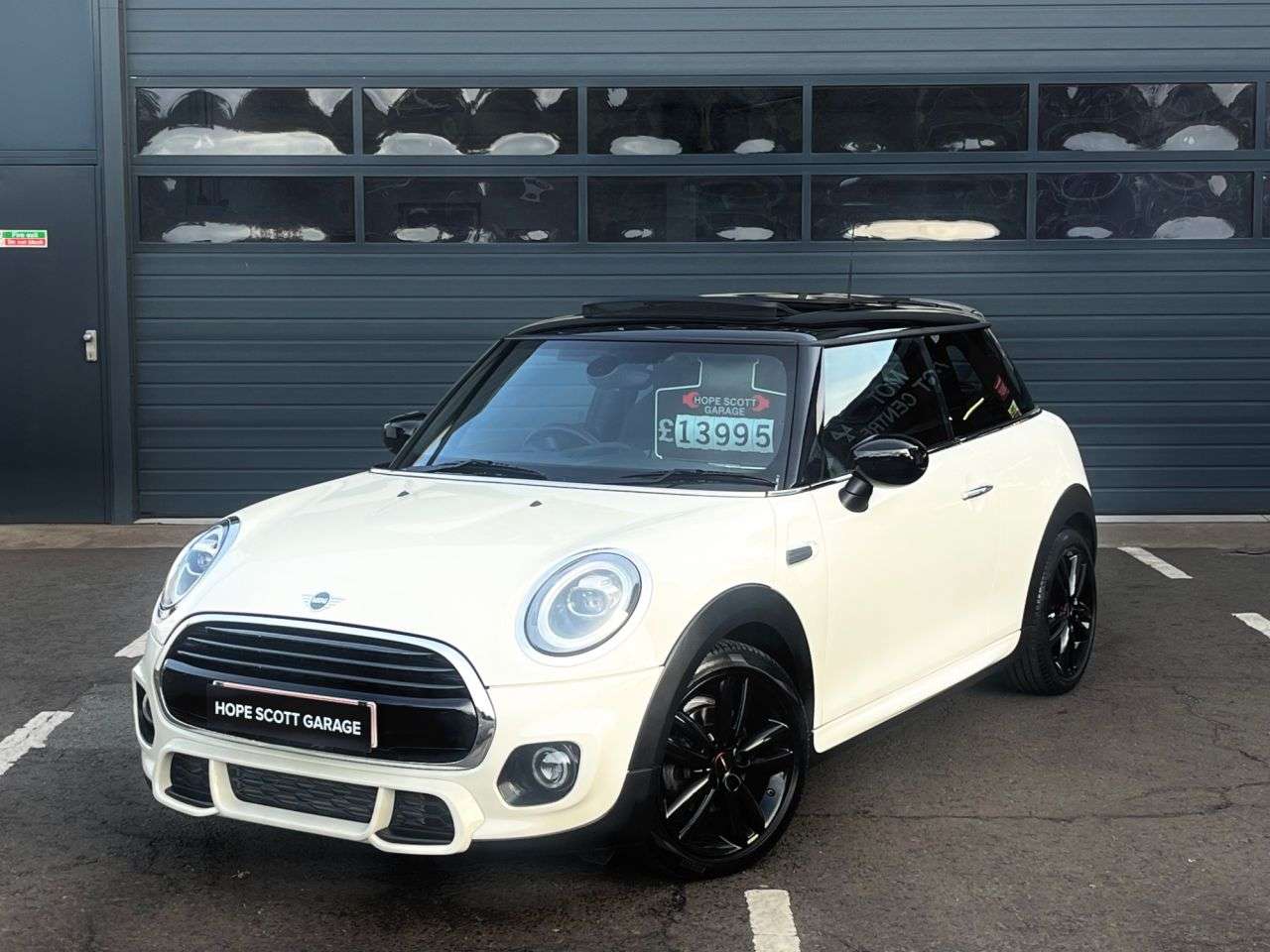 A 2019 MINI HATCH 1.5 Cooper Sport Hatchback 3dr Petrol Manual Euro 6 (s/s) (136 ps) ***SUNRO A 2019 MINI HATCH 1.5 Cooper Sport Hatchback 3dr Petrol Manual Euro 6 (s/s) (136 ps) ***SUNRO