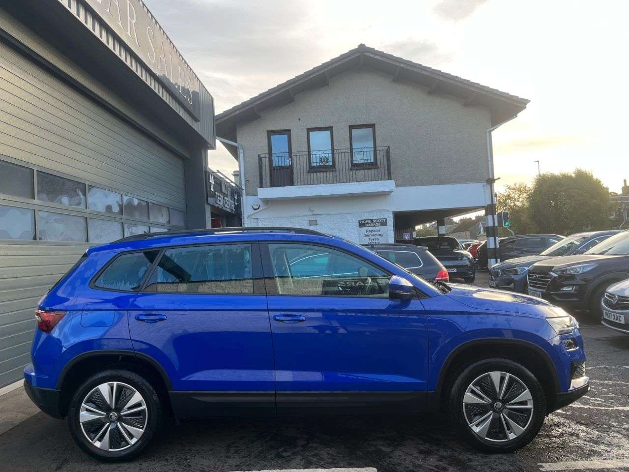 A 2022 SKODA KAROQ 1.0 TSI SE Drive SUV 5dr Petrol Manual Euro 6 (s/s) (110 ps) ***ONE OWNER O A 2022 SKODA KAROQ 1.0 TSI SE Drive SUV 5dr Petrol Manual Euro 6 (s/s) (110 ps) ***ONE OWNER O