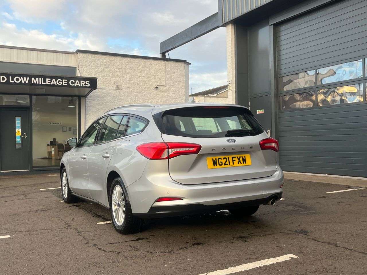 A 2021 FORD FOCUS 1.0T EcoBoost Titanium Estate 5dr Petrol Auto Euro 6 (s/s) (125 ps) ***ONE A 2021 FORD FOCUS 1.0T EcoBoost Titanium Estate 5dr Petrol Auto Euro 6 (s/s) (125 ps) ***ONE