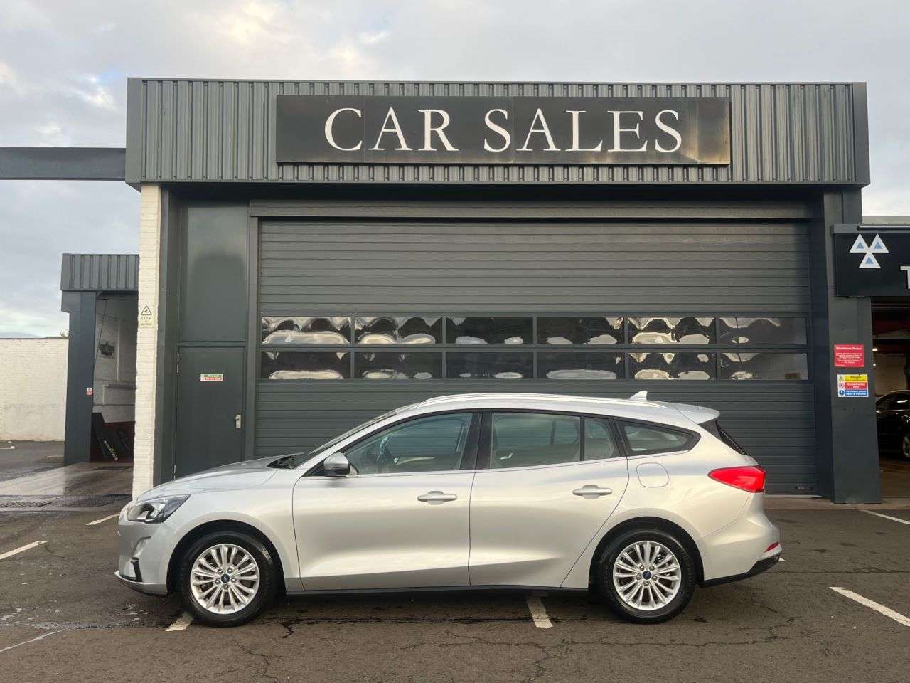 A 2021 FORD FOCUS 1.0T EcoBoost Titanium Estate 5dr Petrol Auto Euro 6 (s/s) (125 ps) ***ONE A 2021 FORD FOCUS 1.0T EcoBoost Titanium Estate 5dr Petrol Auto Euro 6 (s/s) (125 ps) ***ONE
