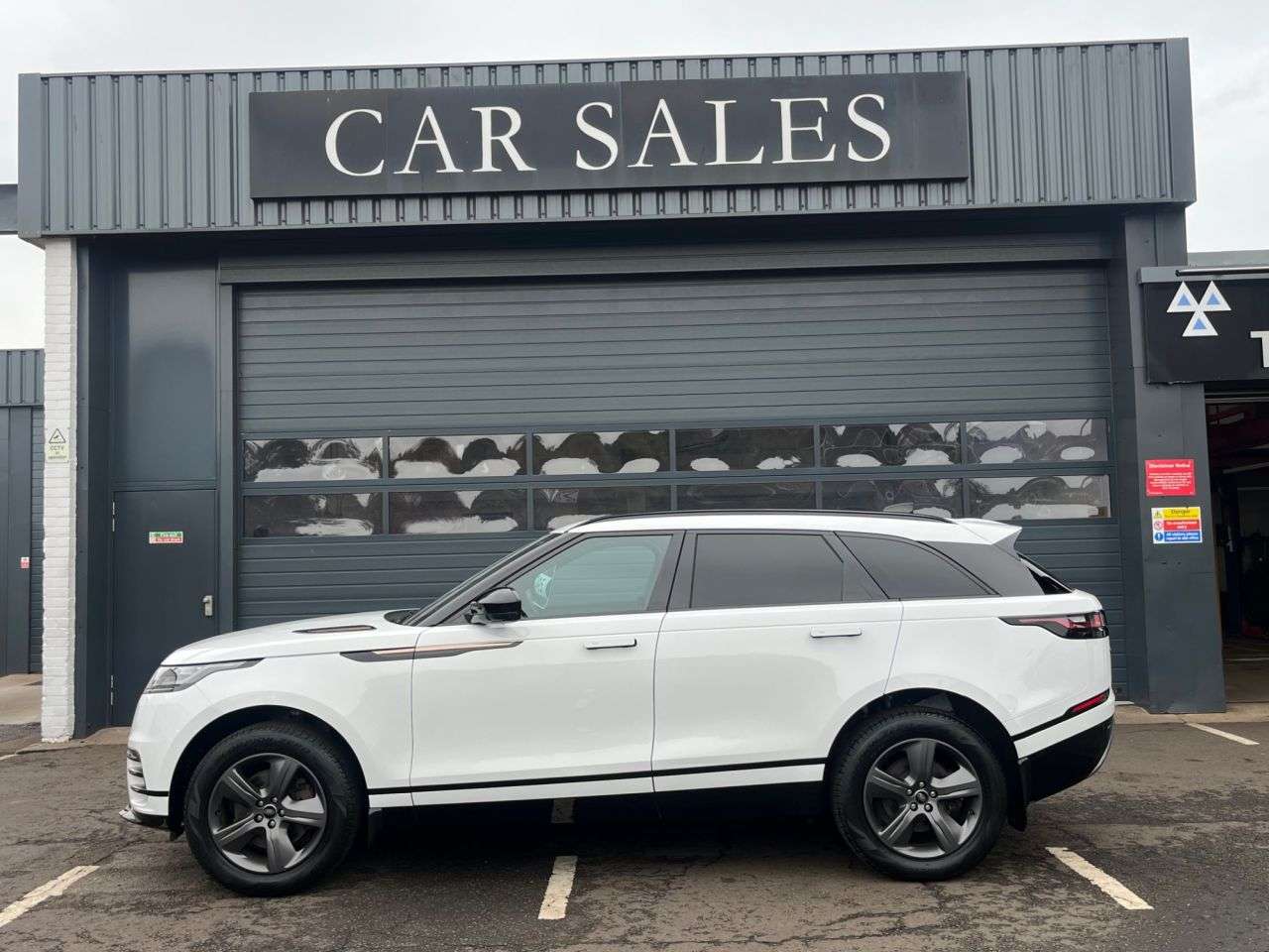 A 2023 LAND ROVER RANGE ROVER VELAR 2.0 P250 R-Dynamic S SUV 5dr Petrol Auto 4WD Euro 6 (s/s) (249 ps) ***ONE O A 2023 LAND ROVER RANGE ROVER VELAR 2.0 P250 R-Dynamic S SUV 5dr Petrol Auto 4WD Euro 6 (s/s) (249 ps) ***ONE O
