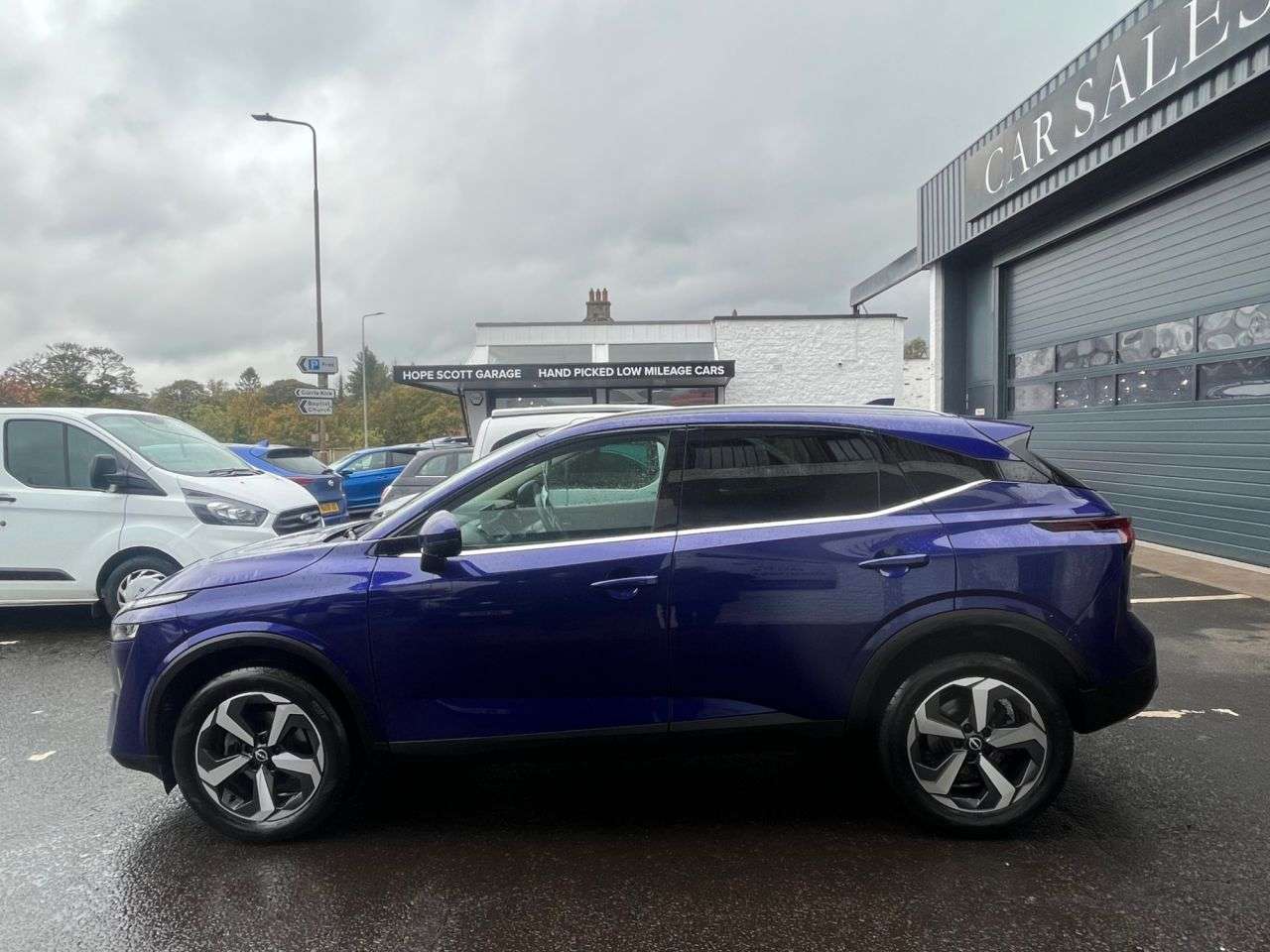 A 2023 NISSAN QASHQAI 1.3 DIG-T MHEV N-Connecta SUV 5dr Petrol Hybrid Manual Euro 6 (s/s) (140 ps A 2023 NISSAN QASHQAI 1.3 DIG-T MHEV N-Connecta SUV 5dr Petrol Hybrid Manual Euro 6 (s/s) (140 ps