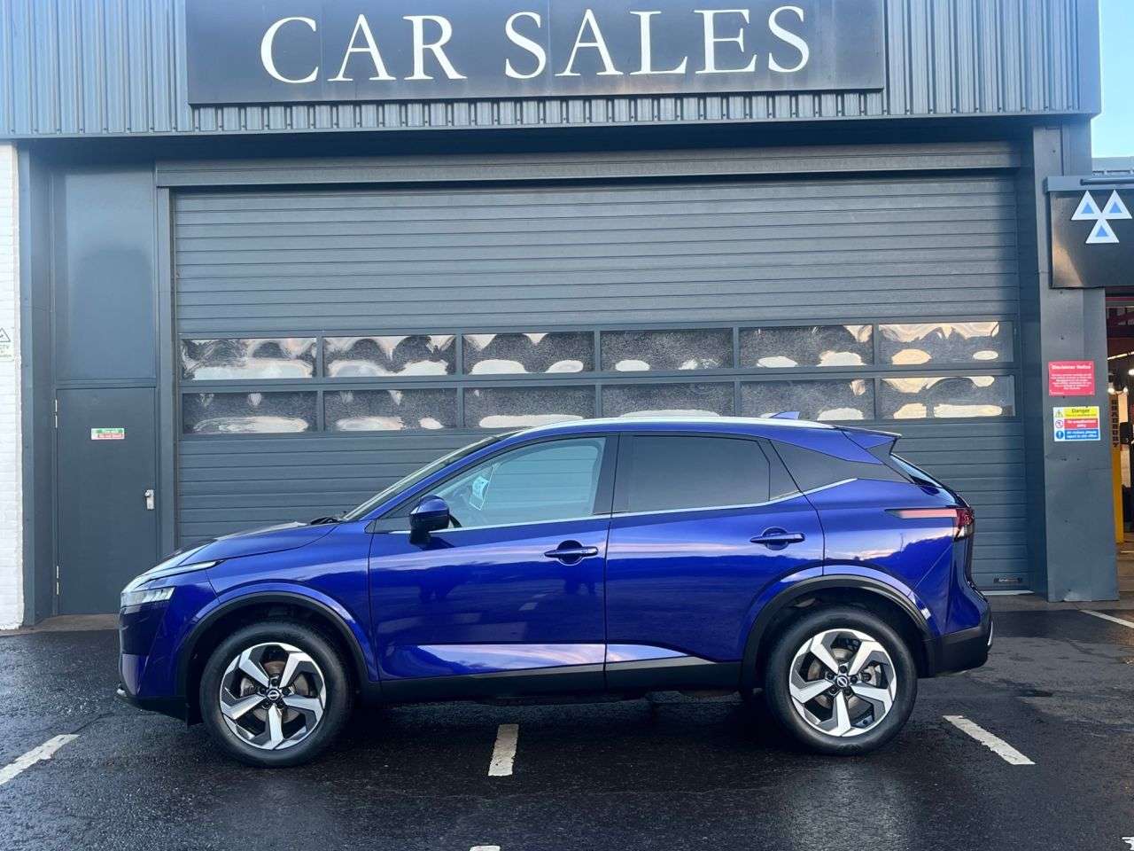 A 2023 NISSAN QASHQAI 1.3 DIG-T MHEV N-Connecta SUV 5dr Petrol Hybrid Manual Euro 6 (s/s) (140 ps A 2023 NISSAN QASHQAI 1.3 DIG-T MHEV N-Connecta SUV 5dr Petrol Hybrid Manual Euro 6 (s/s) (140 ps