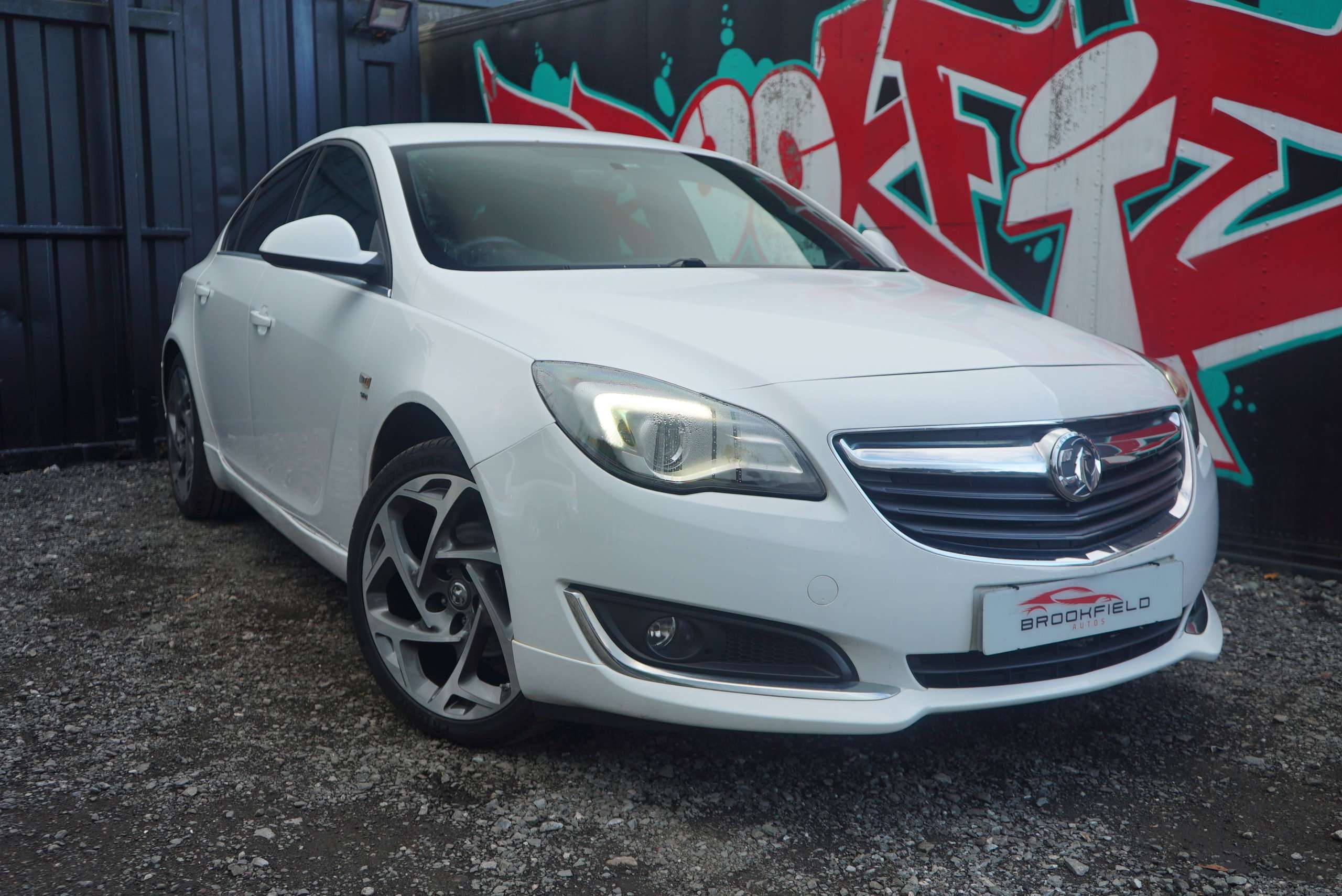 A 2016 VAUXHALL INSIGNIA 1.6 CDTi SRi VX Line Nav Hatchback 5dr Diesel Manual Euro 6 (s/s) (136 ps) A 2016 VAUXHALL INSIGNIA 1.6 CDTi SRi VX Line Nav Hatchback 5dr Diesel Manual Euro 6 (s/s) (136 ps)