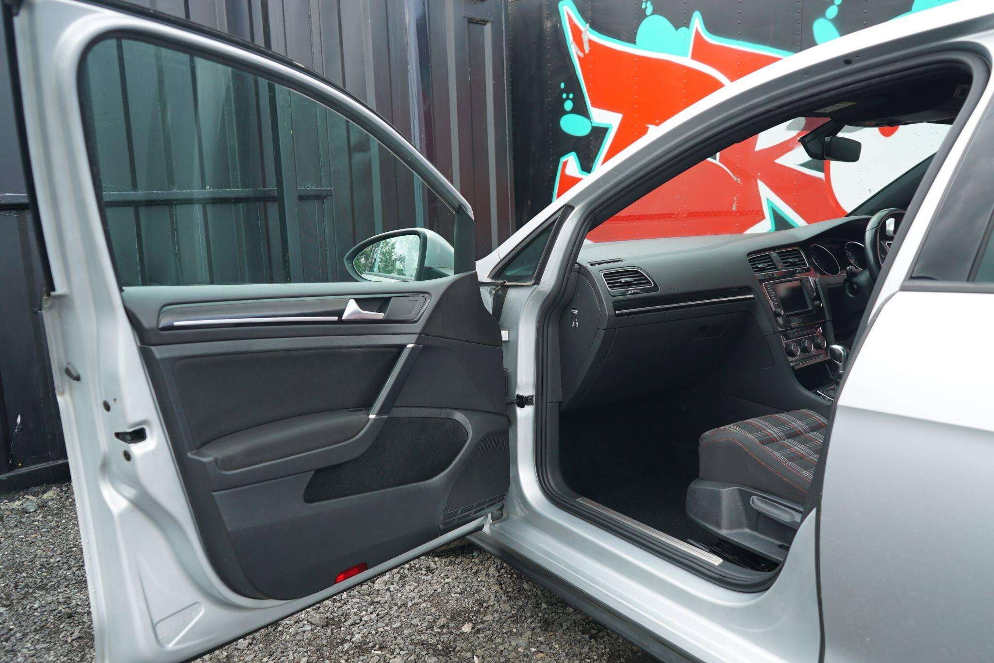 2017 VOLKSWAGEN GOLF 2017 VOLKSWAGEN GOLF