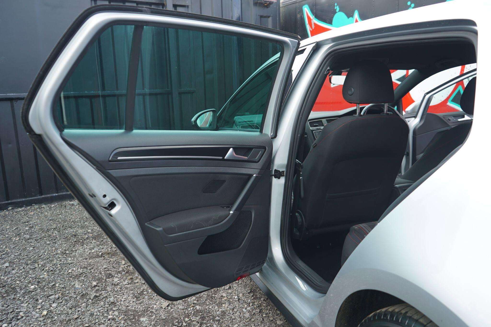 2017 VOLKSWAGEN GOLF 2017 VOLKSWAGEN GOLF