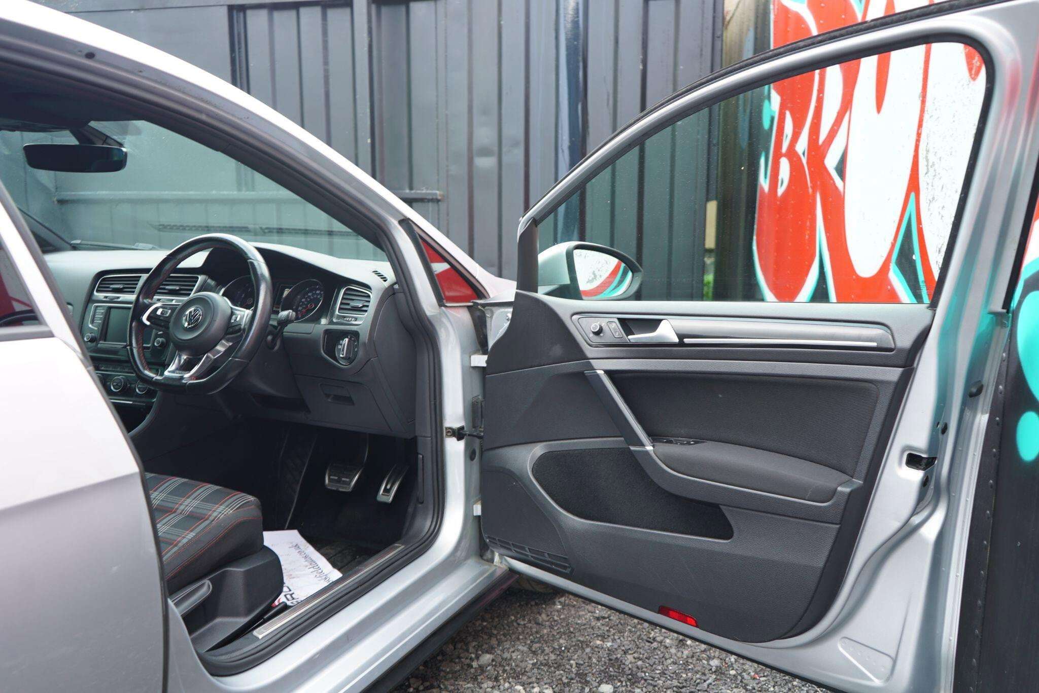 2017 VOLKSWAGEN GOLF 2017 VOLKSWAGEN GOLF