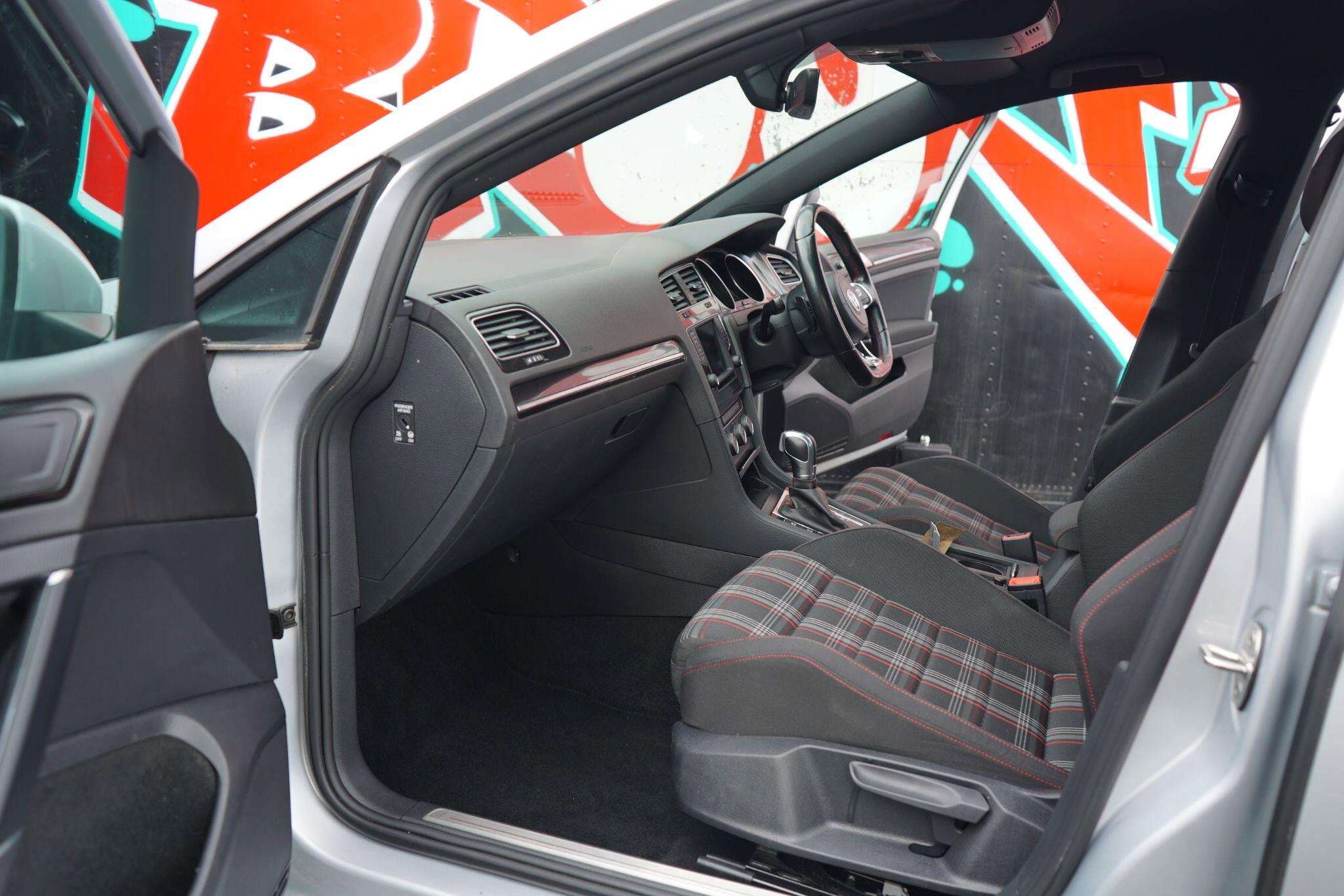 2017 VOLKSWAGEN GOLF 2017 VOLKSWAGEN GOLF