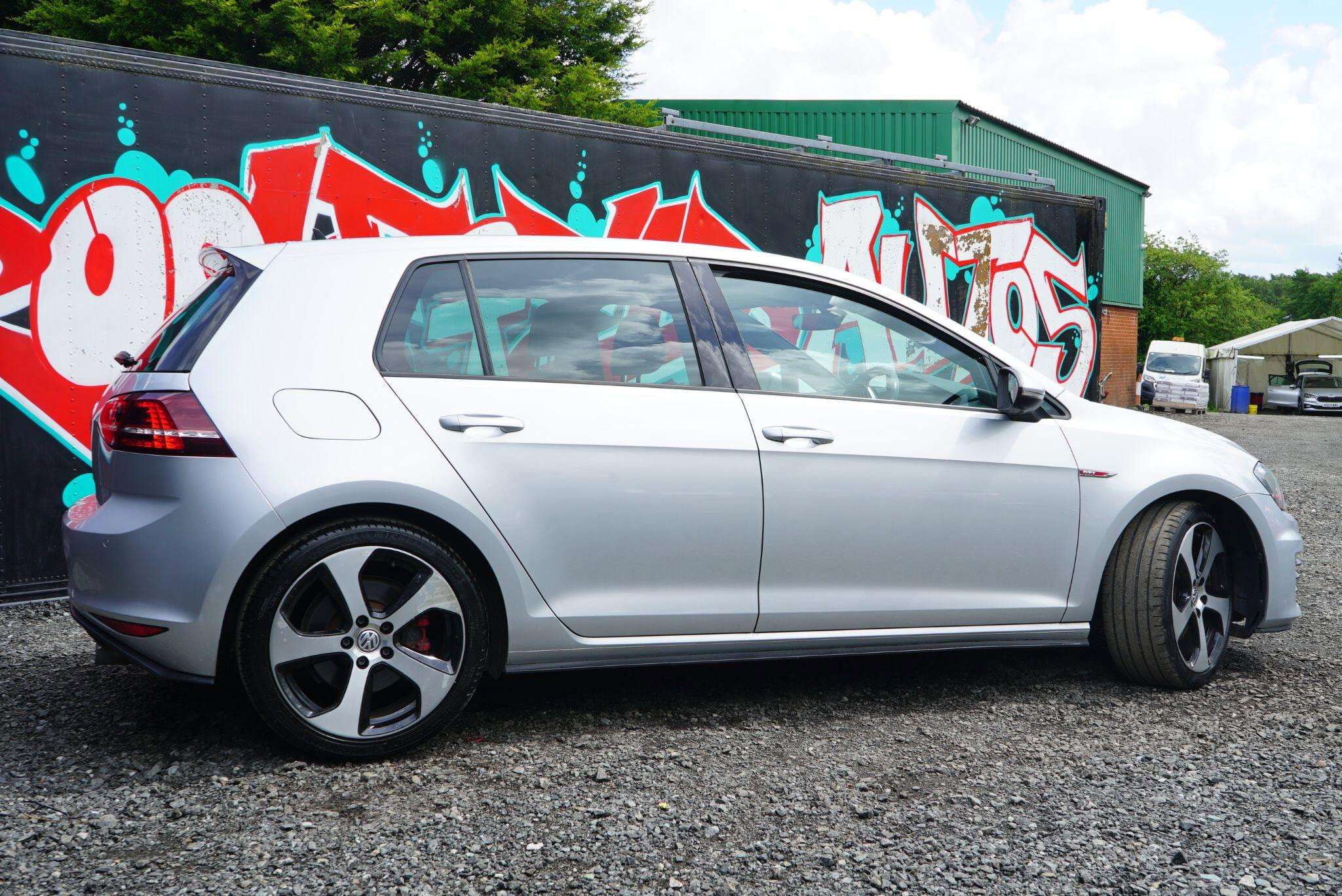 2017 VOLKSWAGEN GOLF 2017 VOLKSWAGEN GOLF