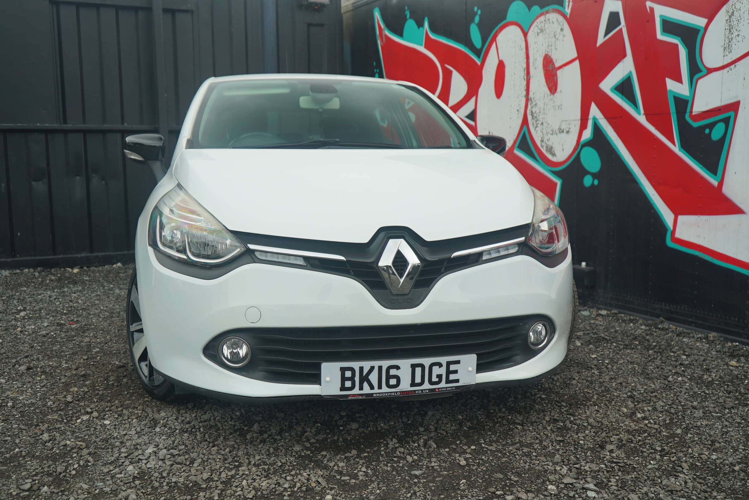 A 2016 RENAULT CLIO 0.9 TCe Dynamique S Nav Hatchback 5dr Petrol Manual Euro 6 (s/s) (90 ps) A 2016 RENAULT CLIO 0.9 TCe Dynamique S Nav Hatchback 5dr Petrol Manual Euro 6 (s/s) (90 ps)