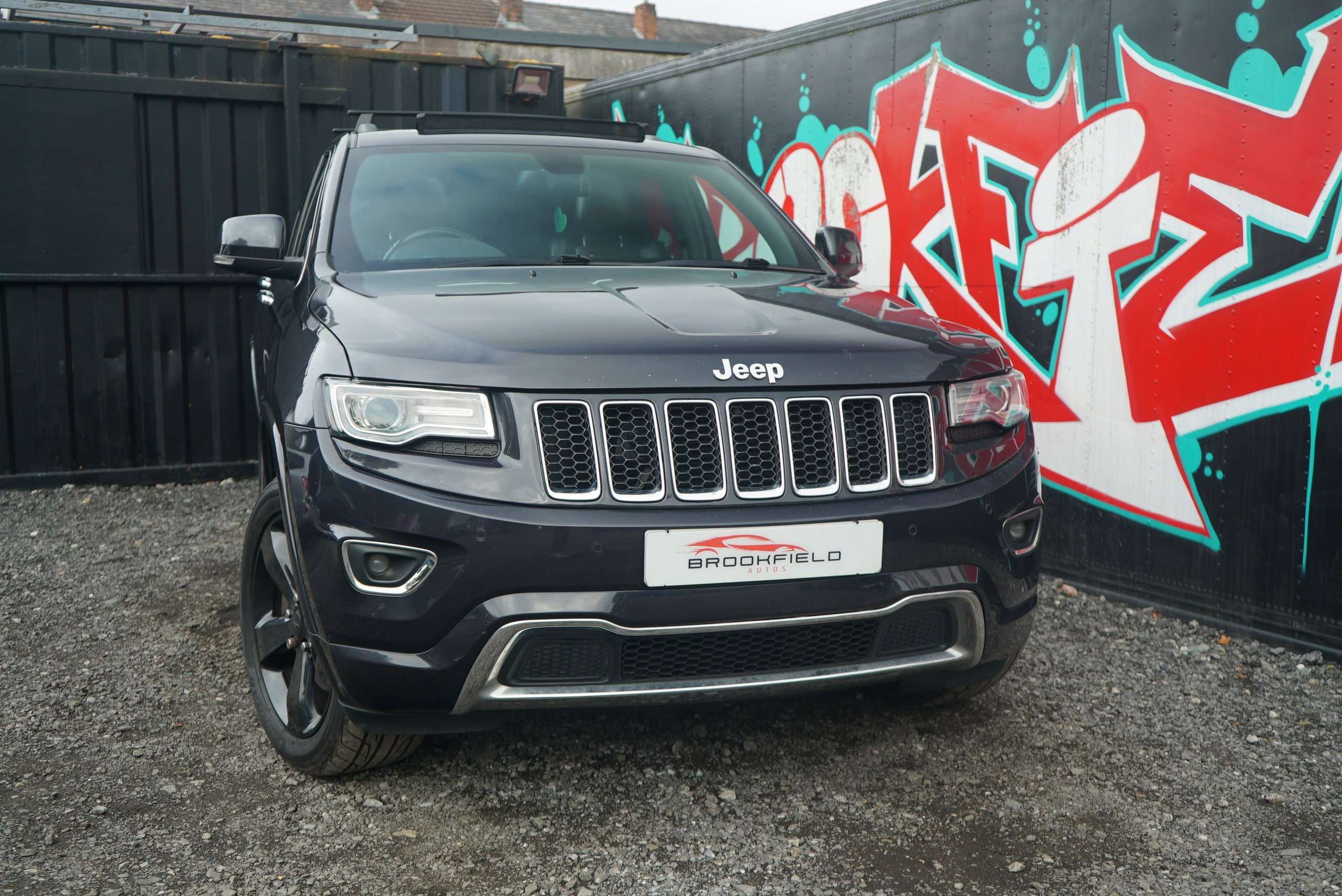 A 2013 JEEP GRAND CHEROKEE 3.0 V6 CRD Overland SUV 5dr Diesel Auto 4WD Euro 5 (247 bhp) A 2013 JEEP GRAND CHEROKEE 3.0 V6 CRD Overland SUV 5dr Diesel Auto 4WD Euro 5 (247 bhp)