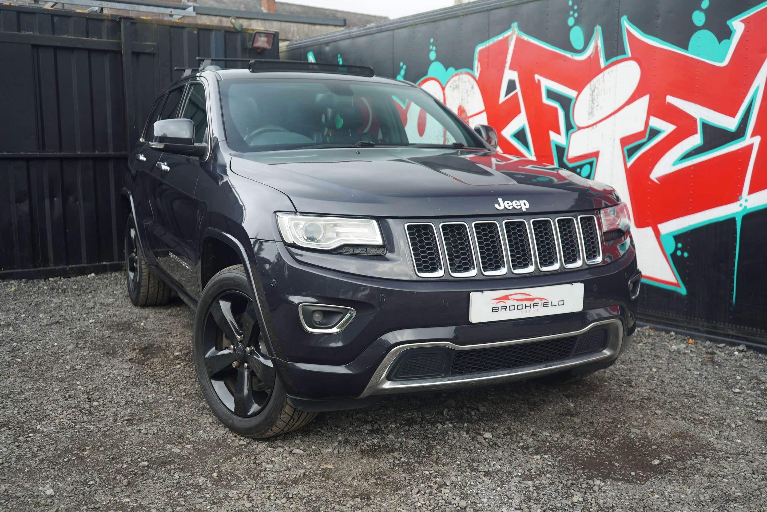 A 2013 JEEP GRAND CHEROKEE 3.0 V6 CRD Overland SUV 5dr Diesel Auto 4WD Euro 5 (247 bhp) A 2013 JEEP GRAND CHEROKEE 3.0 V6 CRD Overland SUV 5dr Diesel Auto 4WD Euro 5 (247 bhp)