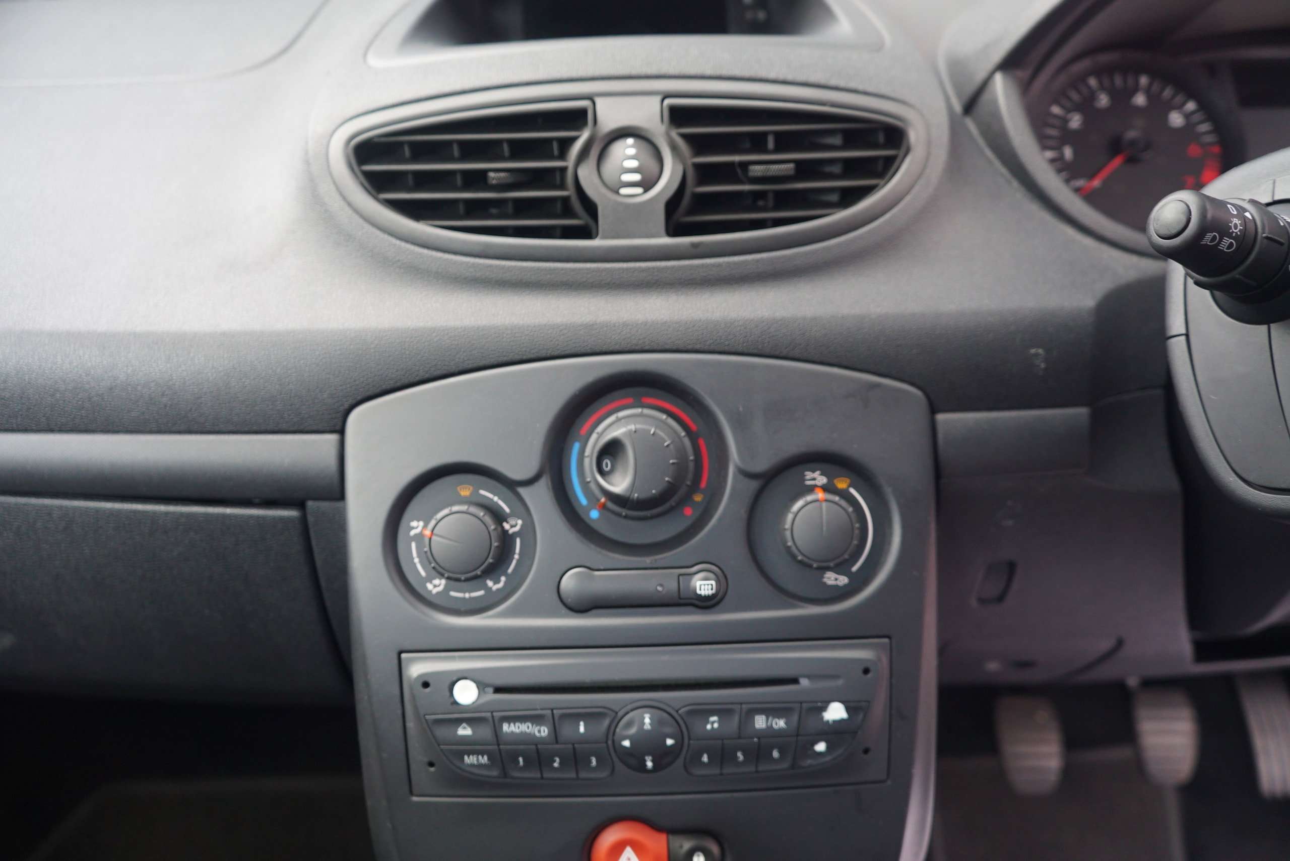 2010 RENAULT CLIO 2010 RENAULT CLIO