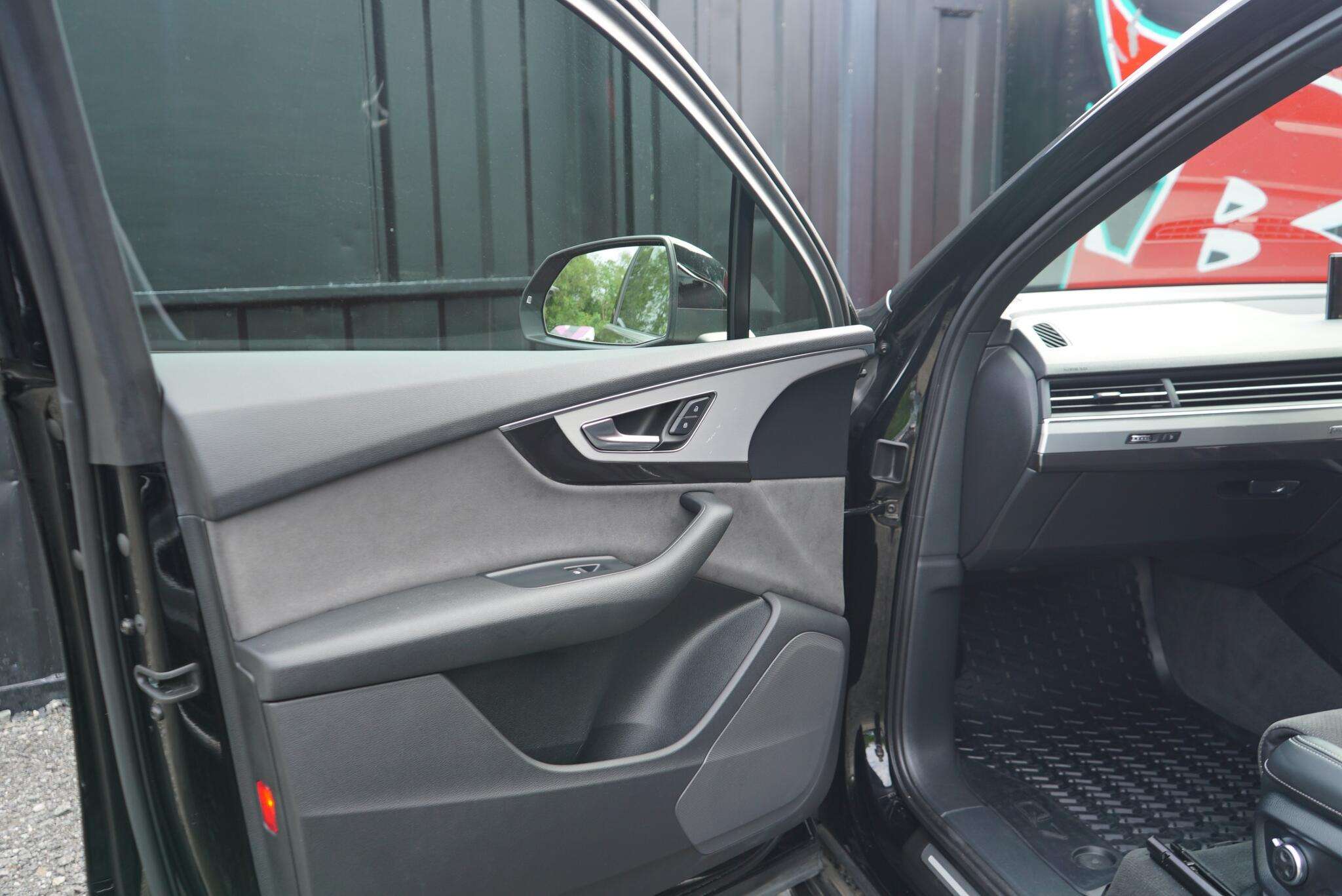 2016 AUDI Q7 2016 AUDI Q7