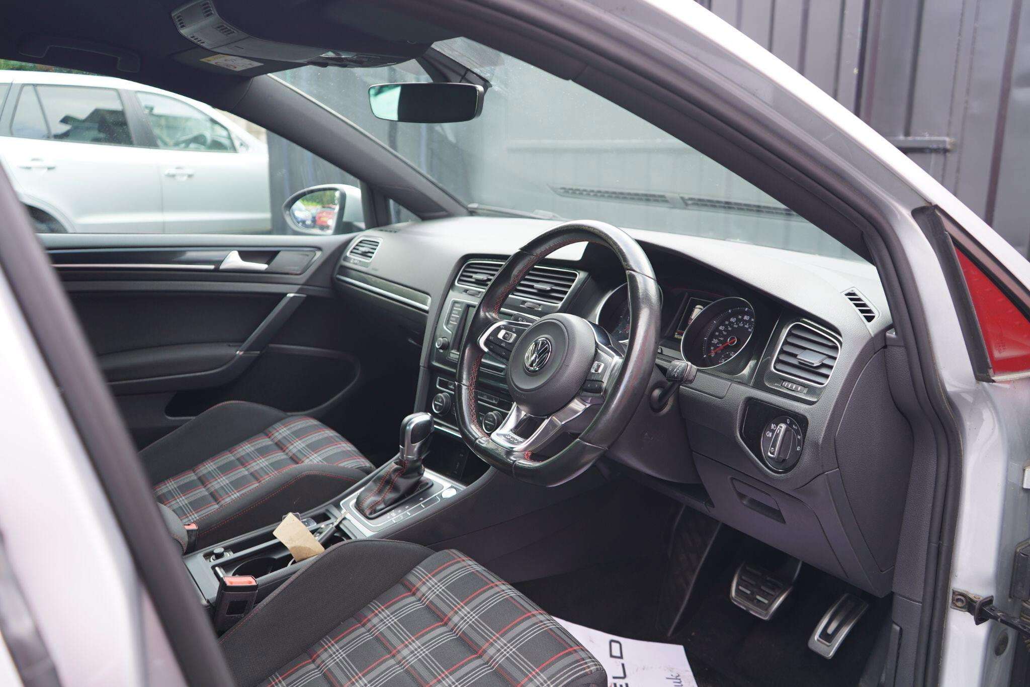 2017 VOLKSWAGEN GOLF 2017 VOLKSWAGEN GOLF