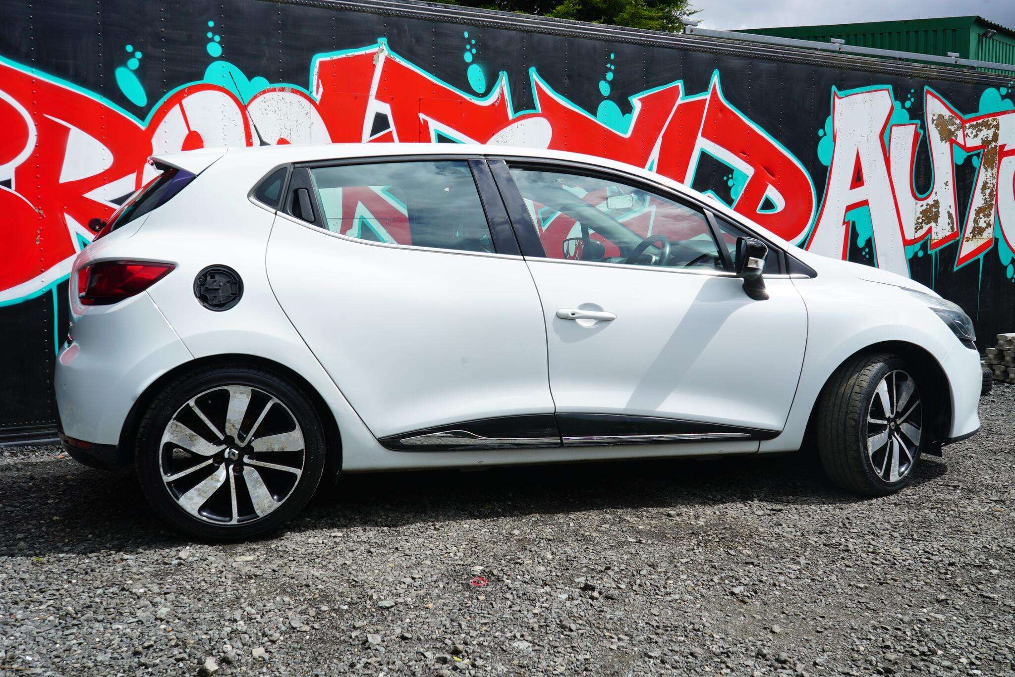 2016 RENAULT CLIO 2016 RENAULT CLIO