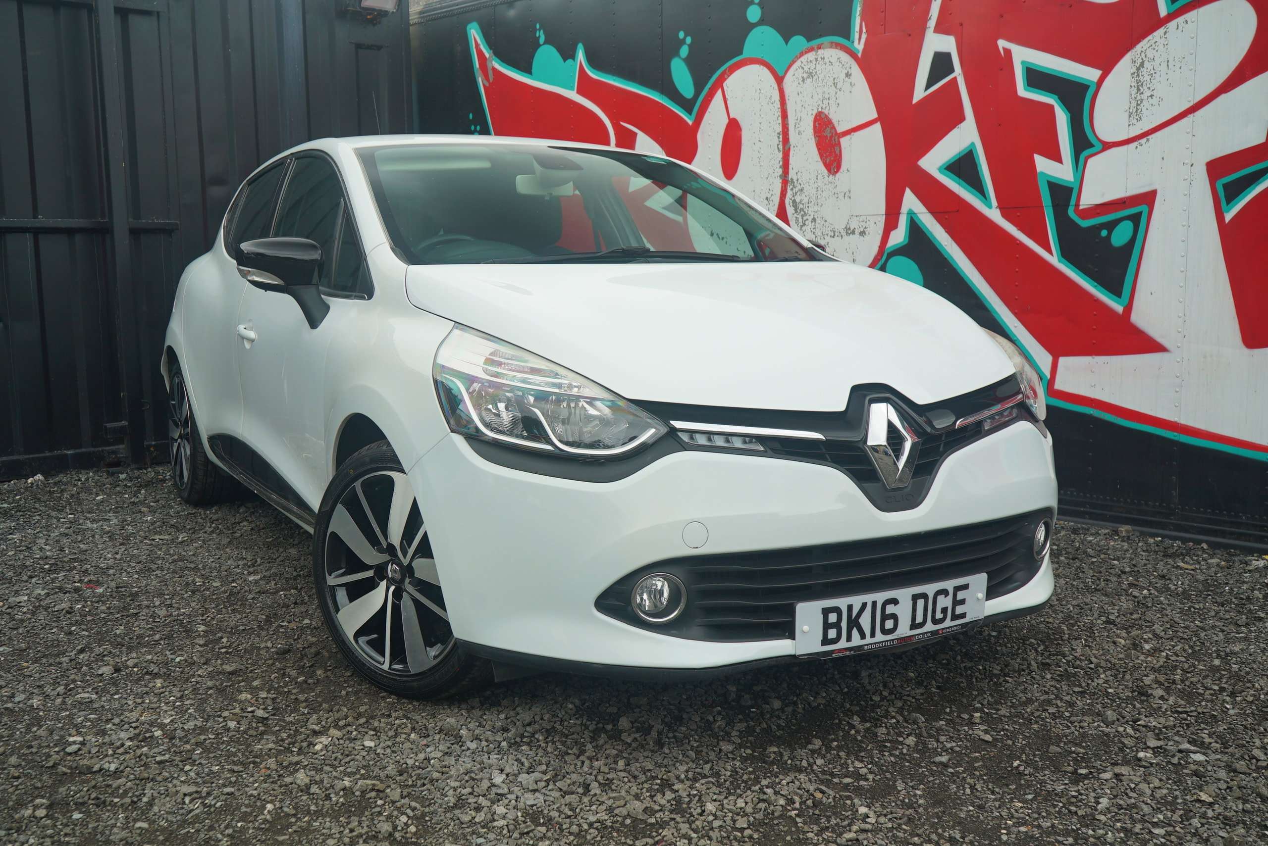 A 2016 RENAULT CLIO 0.9 TCe Dynamique S Nav Hatchback 5dr Petrol Manual Euro 6 (s/s) (90 ps) A 2016 RENAULT CLIO 0.9 TCe Dynamique S Nav Hatchback 5dr Petrol Manual Euro 6 (s/s) (90 ps)