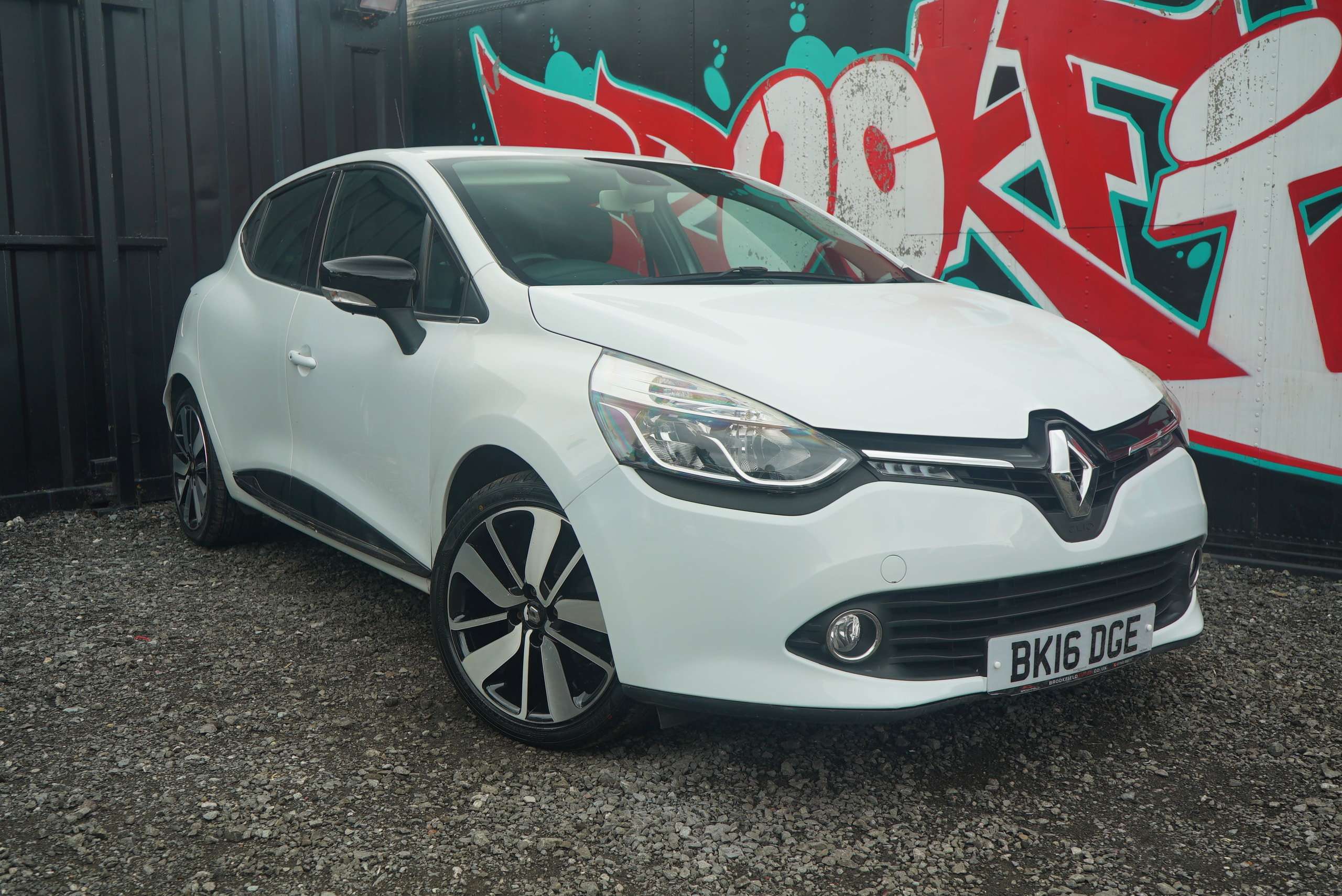 A 2016 RENAULT CLIO 0.9 TCe Dynamique S Nav Hatchback 5dr Petrol Manual Euro 6 (s/s) (90 ps) A 2016 RENAULT CLIO 0.9 TCe Dynamique S Nav Hatchback 5dr Petrol Manual Euro 6 (s/s) (90 ps)
