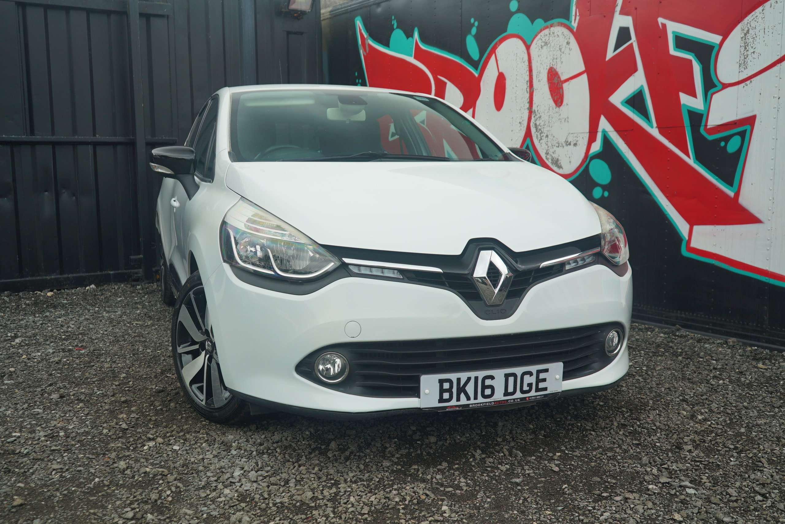 A 2016 RENAULT CLIO 0.9 TCe Dynamique S Nav Hatchback 5dr Petrol Manual Euro 6 (s/s) (90 ps) A 2016 RENAULT CLIO 0.9 TCe Dynamique S Nav Hatchback 5dr Petrol Manual Euro 6 (s/s) (90 ps)