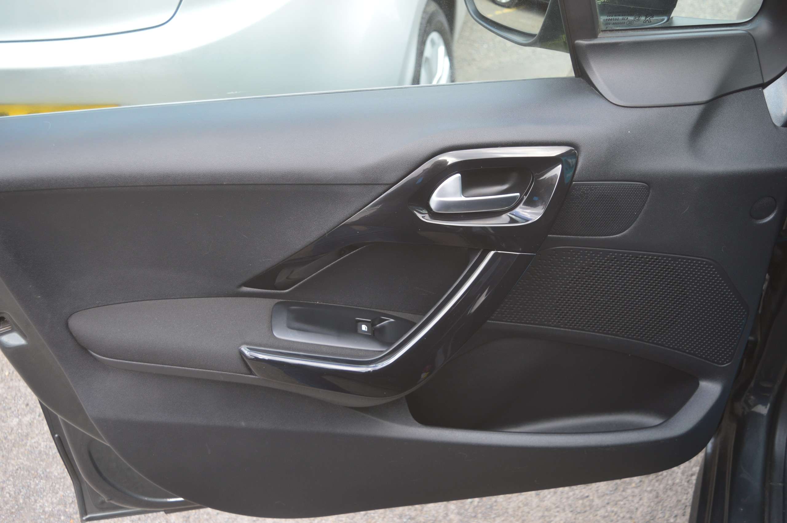 2015 PEUGEOT 208 2015 PEUGEOT 208