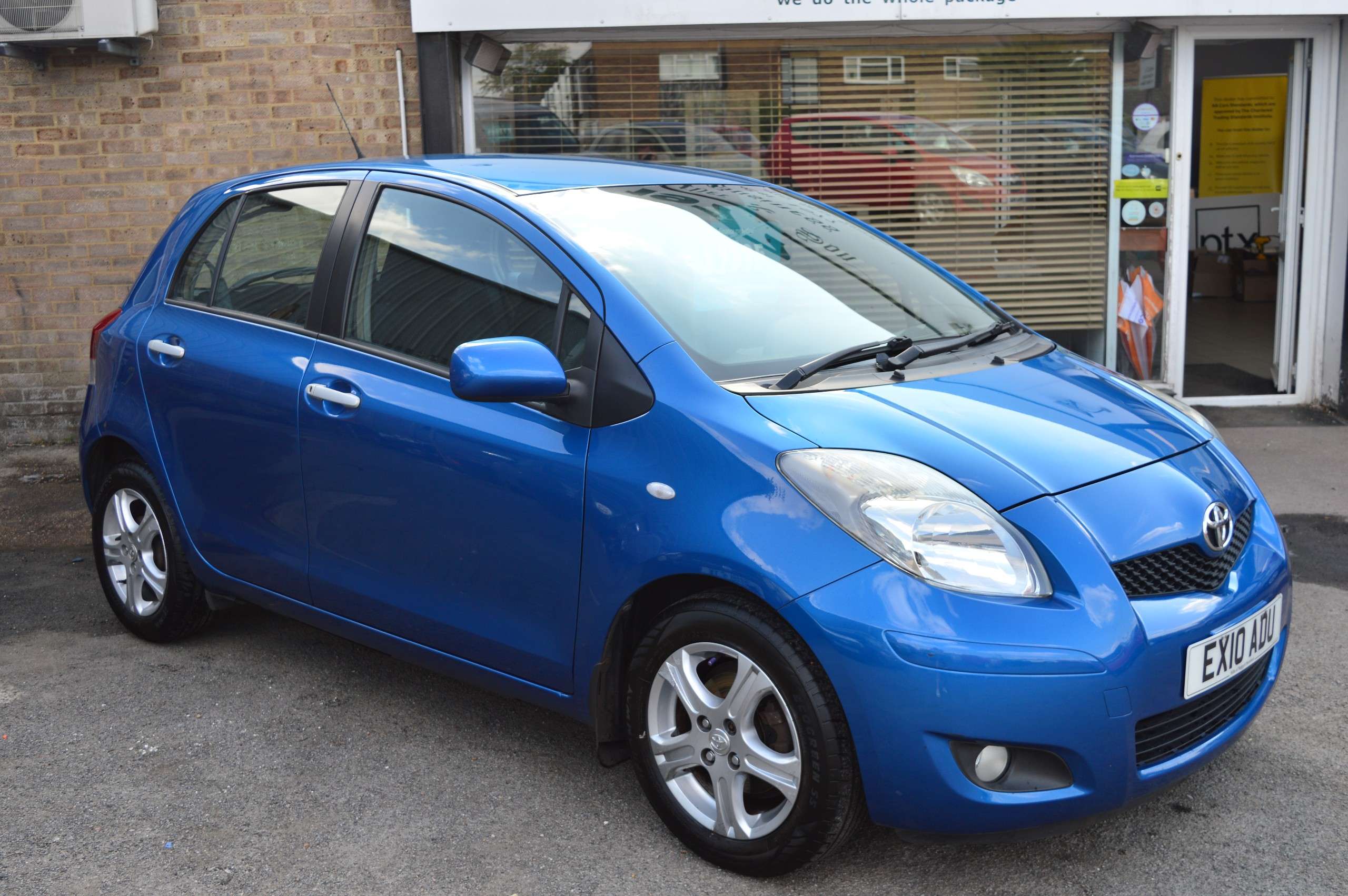 A 2010 TOYOTA YARIS VVT-I TR A 2010 TOYOTA YARIS VVT-I TR