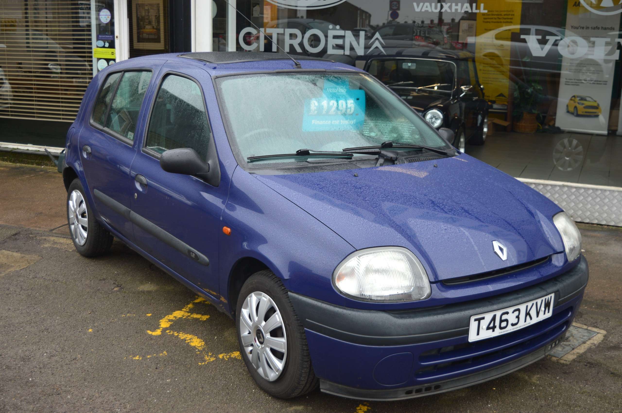A 1999 RENAULT CLIO 1.2 A 1999 RENAULT CLIO 1.2
